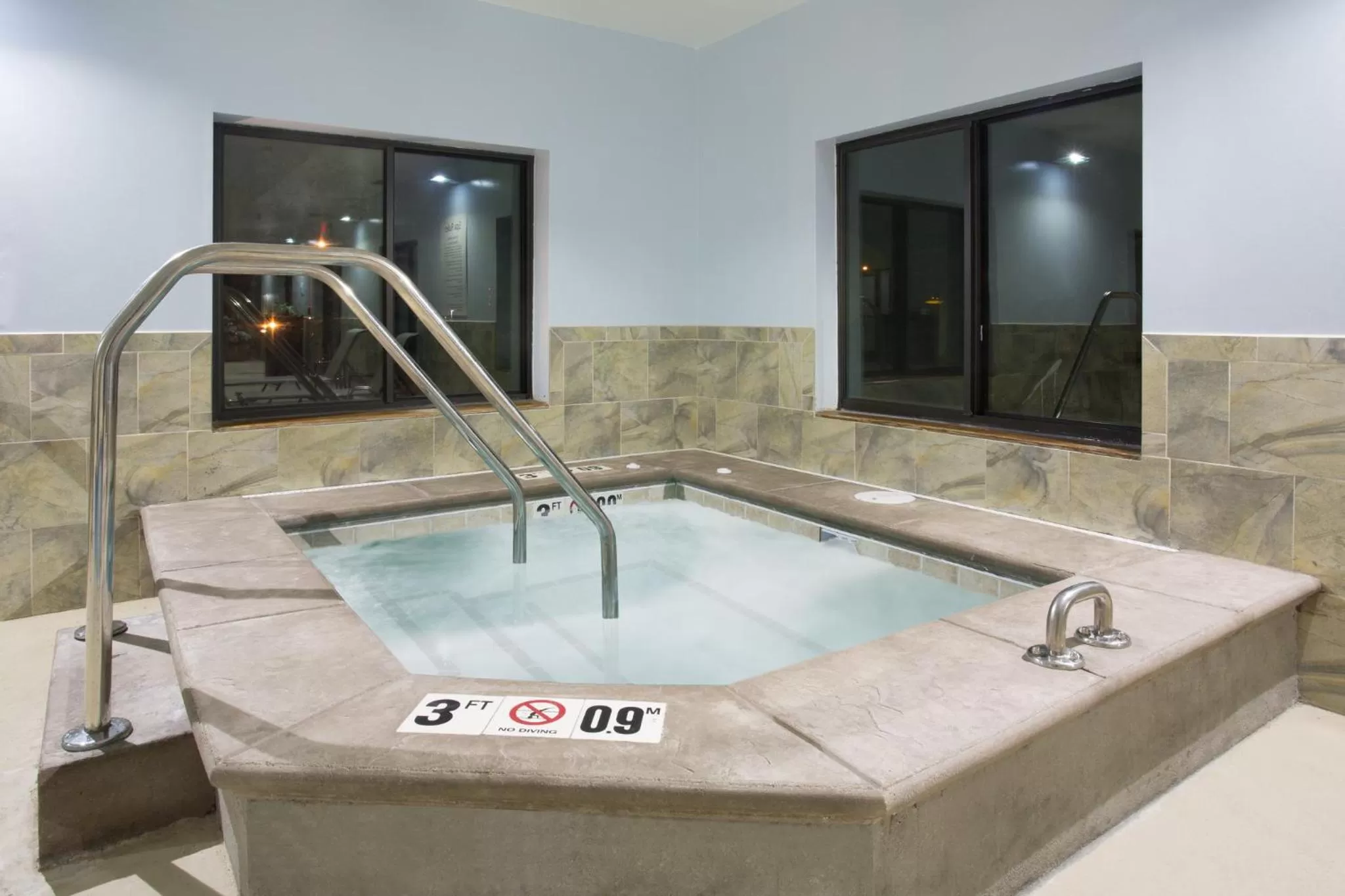 Swimming pool in Holiday Inn Express Hotel & Suites Concordia US 81 by IHG