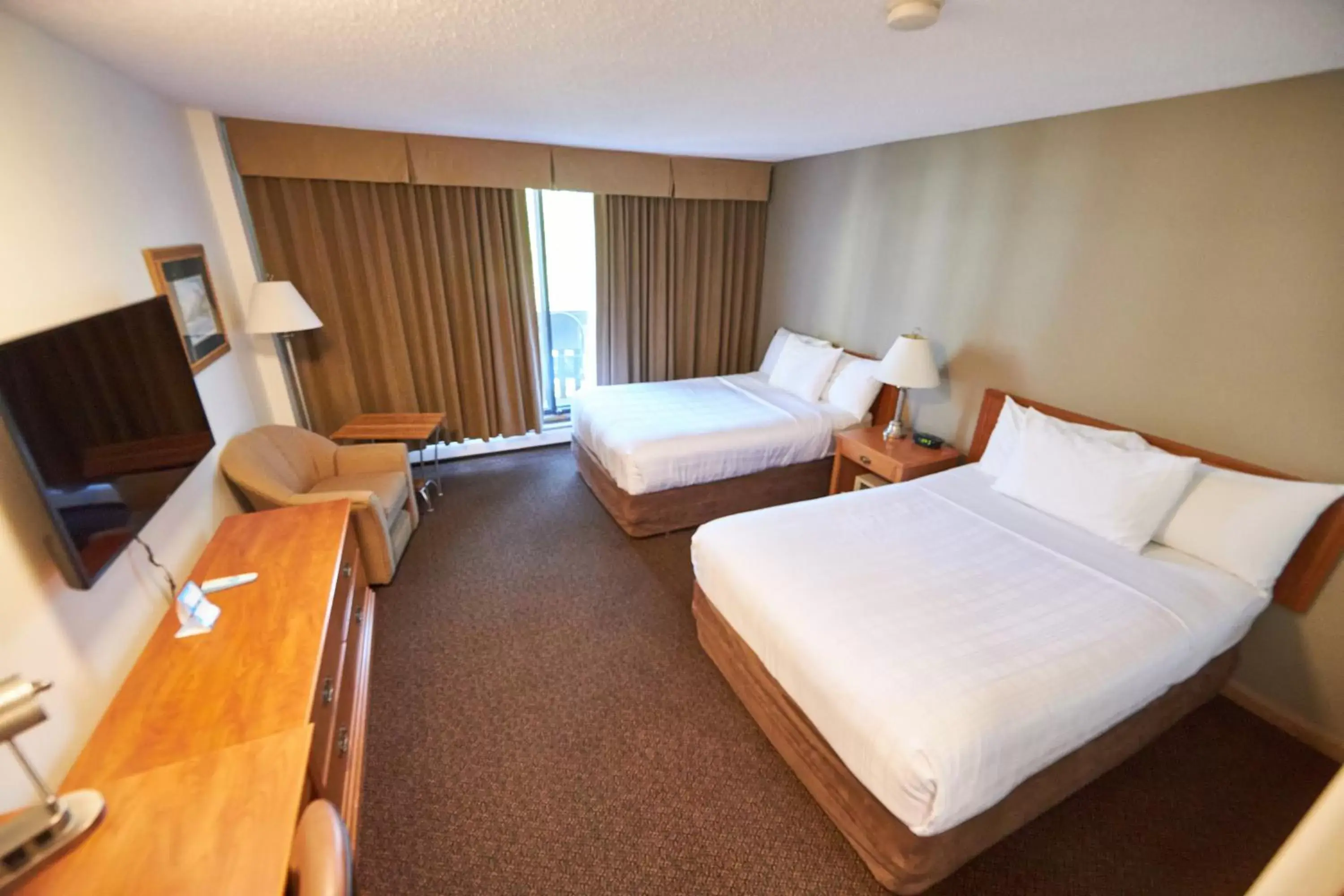 Photo of the whole room in Jasper Inn & Suites by INNhotels