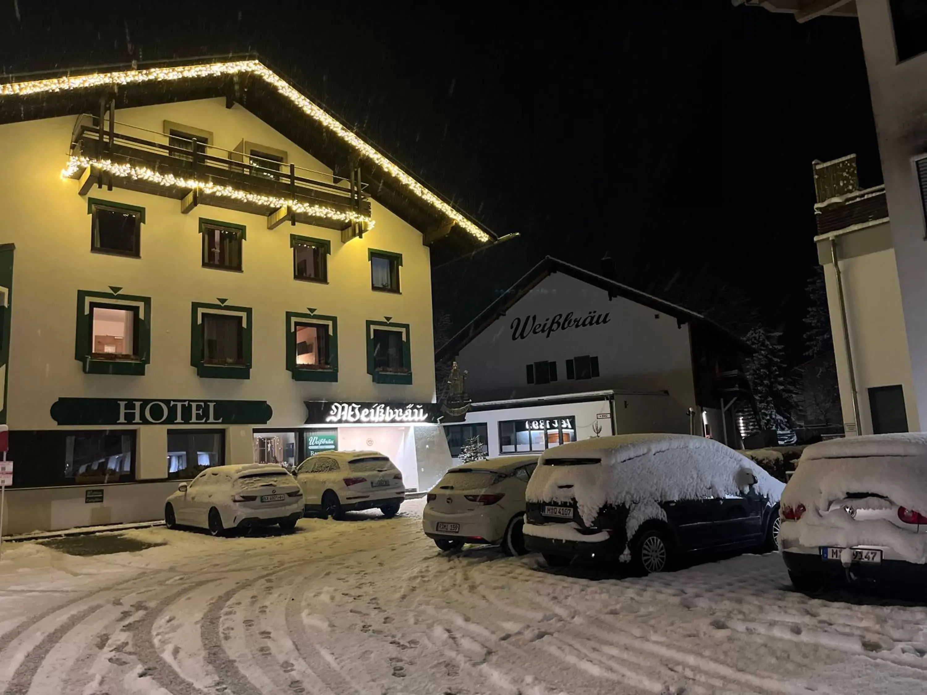 Property building, Winter in Hotel Weißbräu