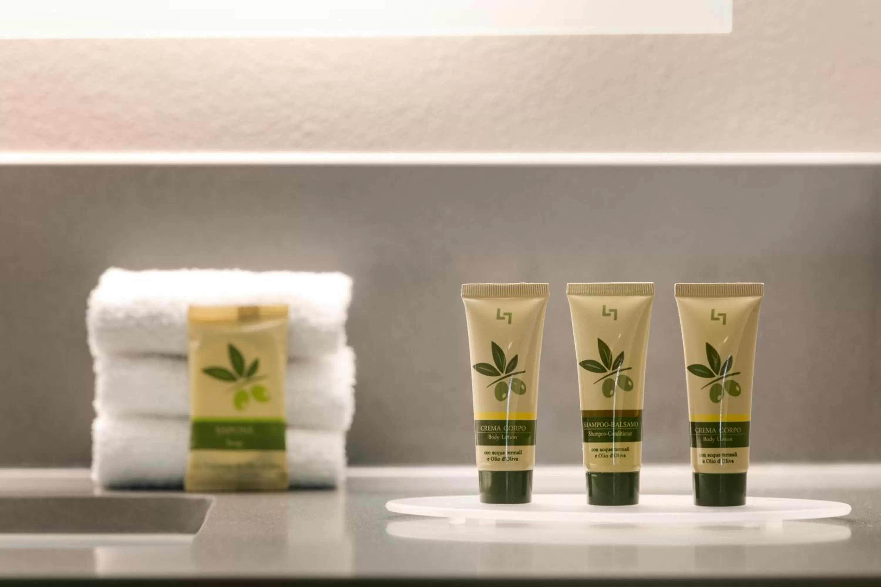 Bathroom in Torch Lite Inn at the Beach Boardwalk