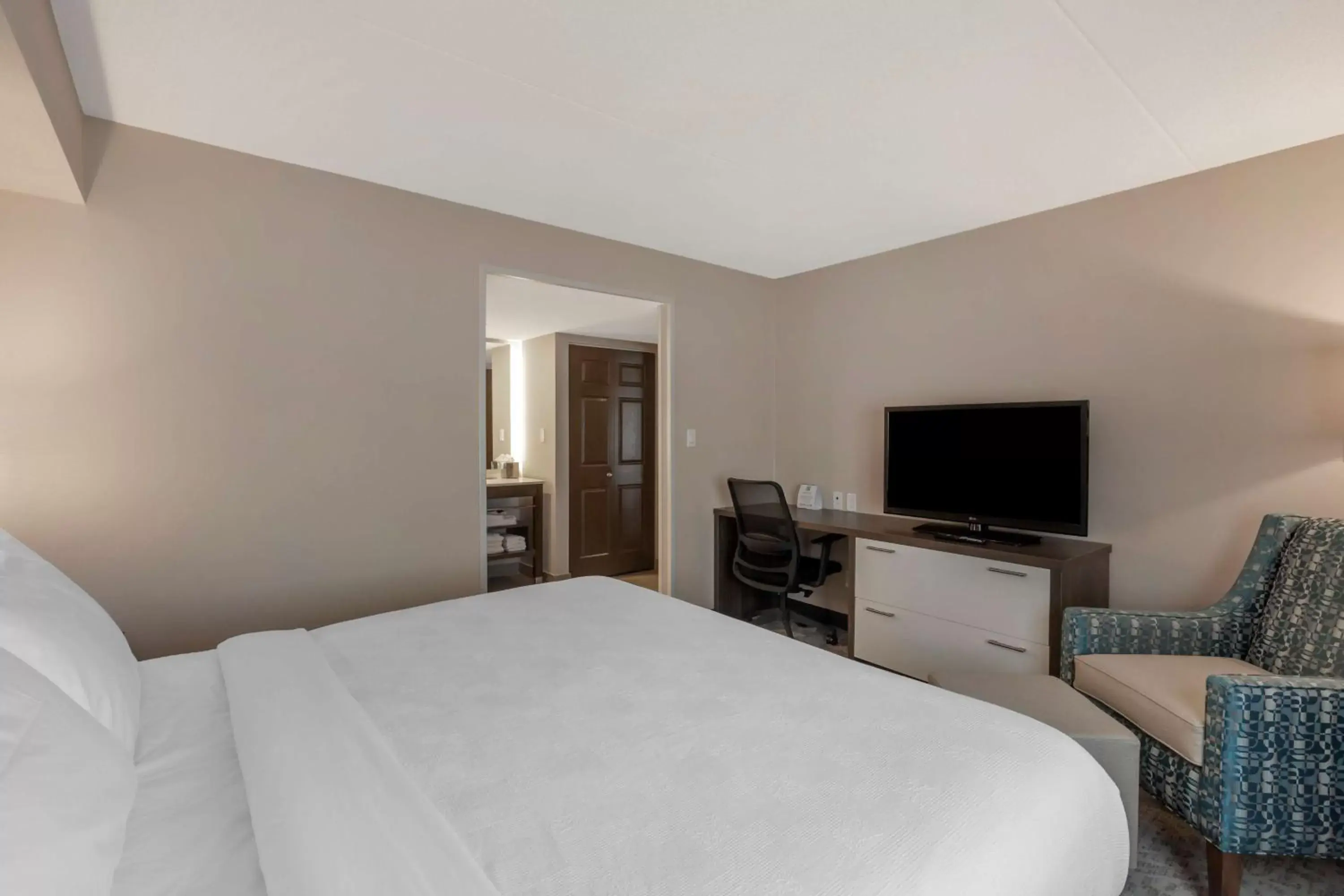 Bedroom, Bed in Executive Residency by Best Western Toronto-Mississauga