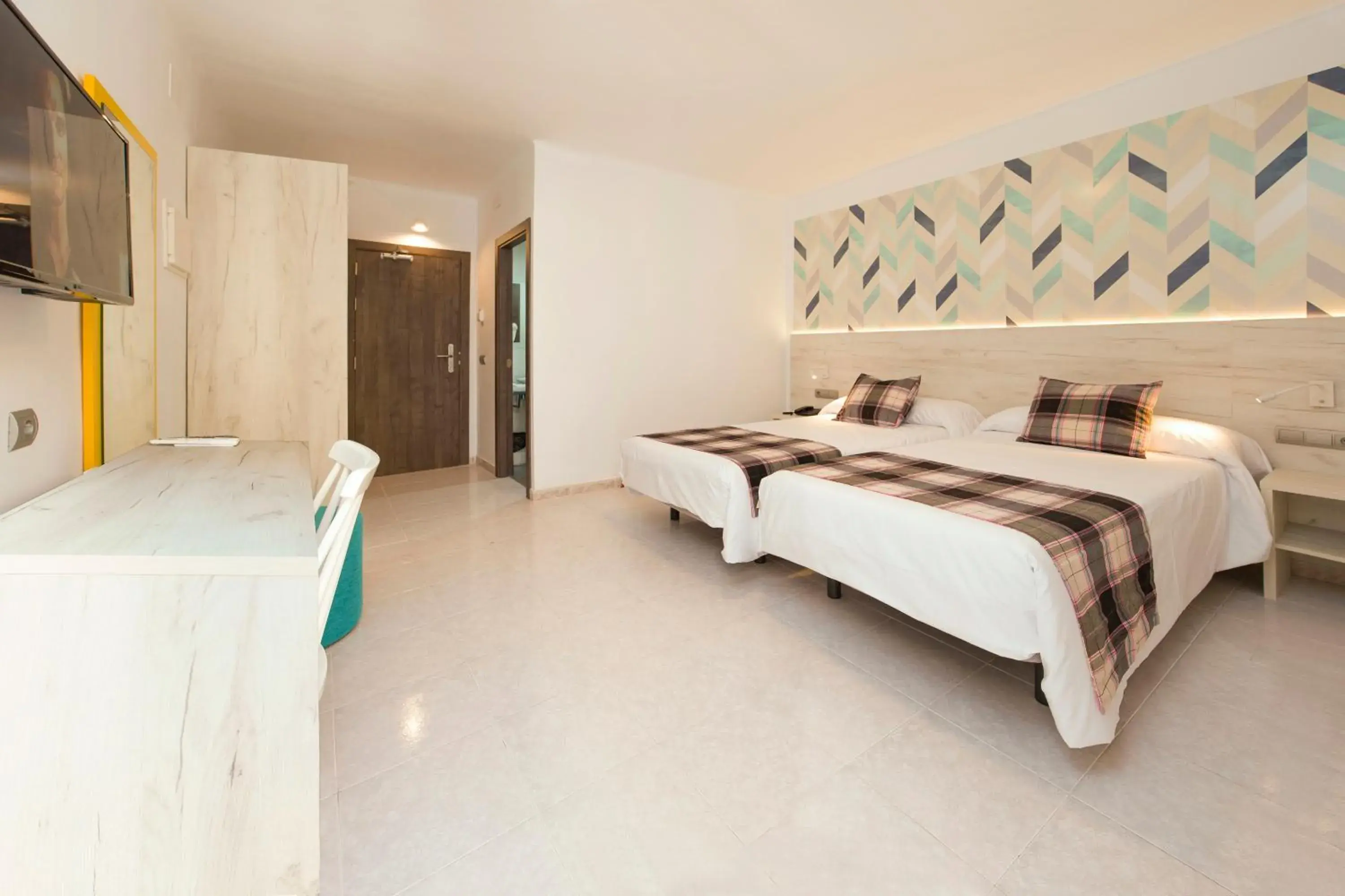 Photo of the whole room, Room Photo in Hotel Vibra Lei Ibiza