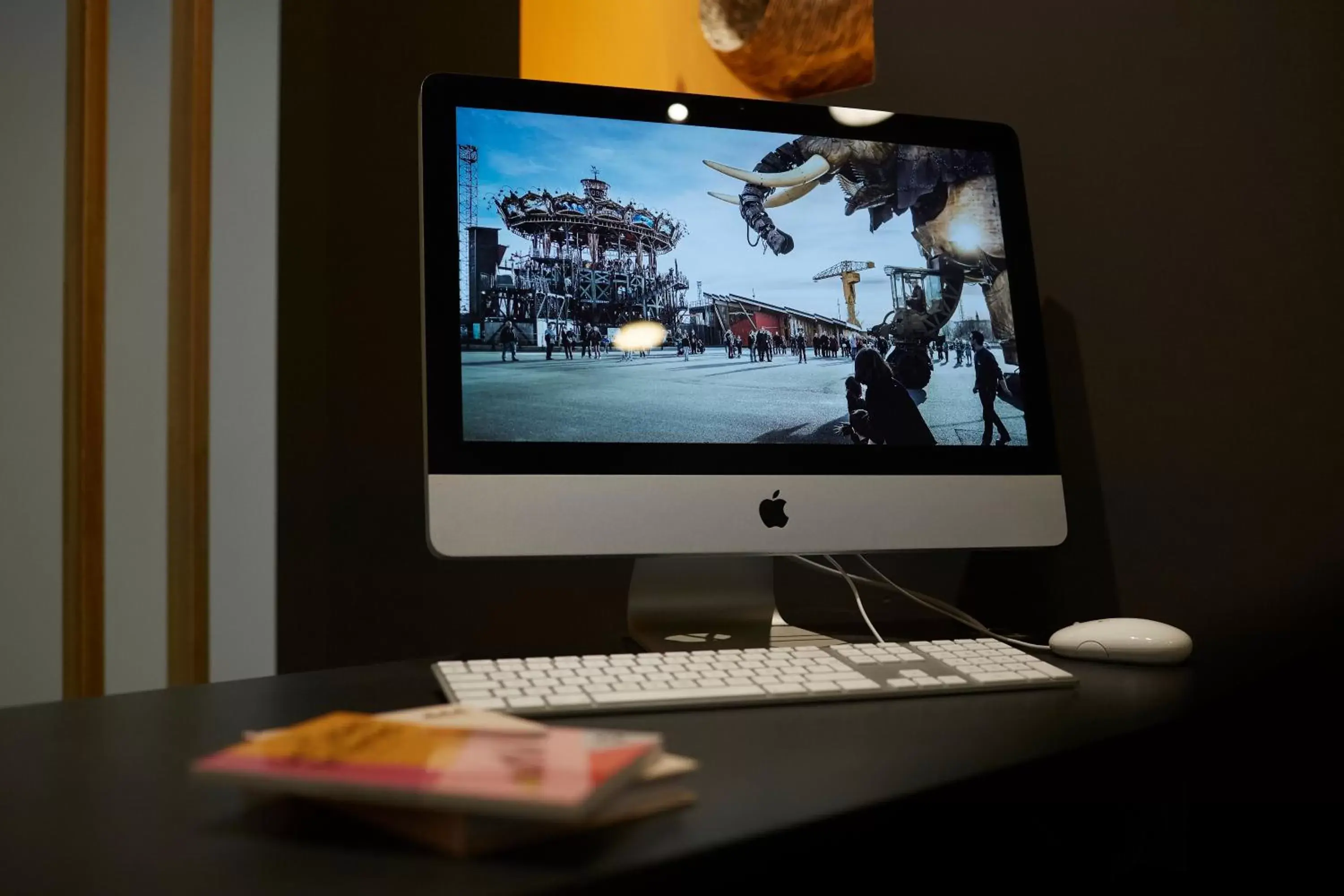 Staff, TV/Entertainment Center in Seven Urban Suites Nantes Centre