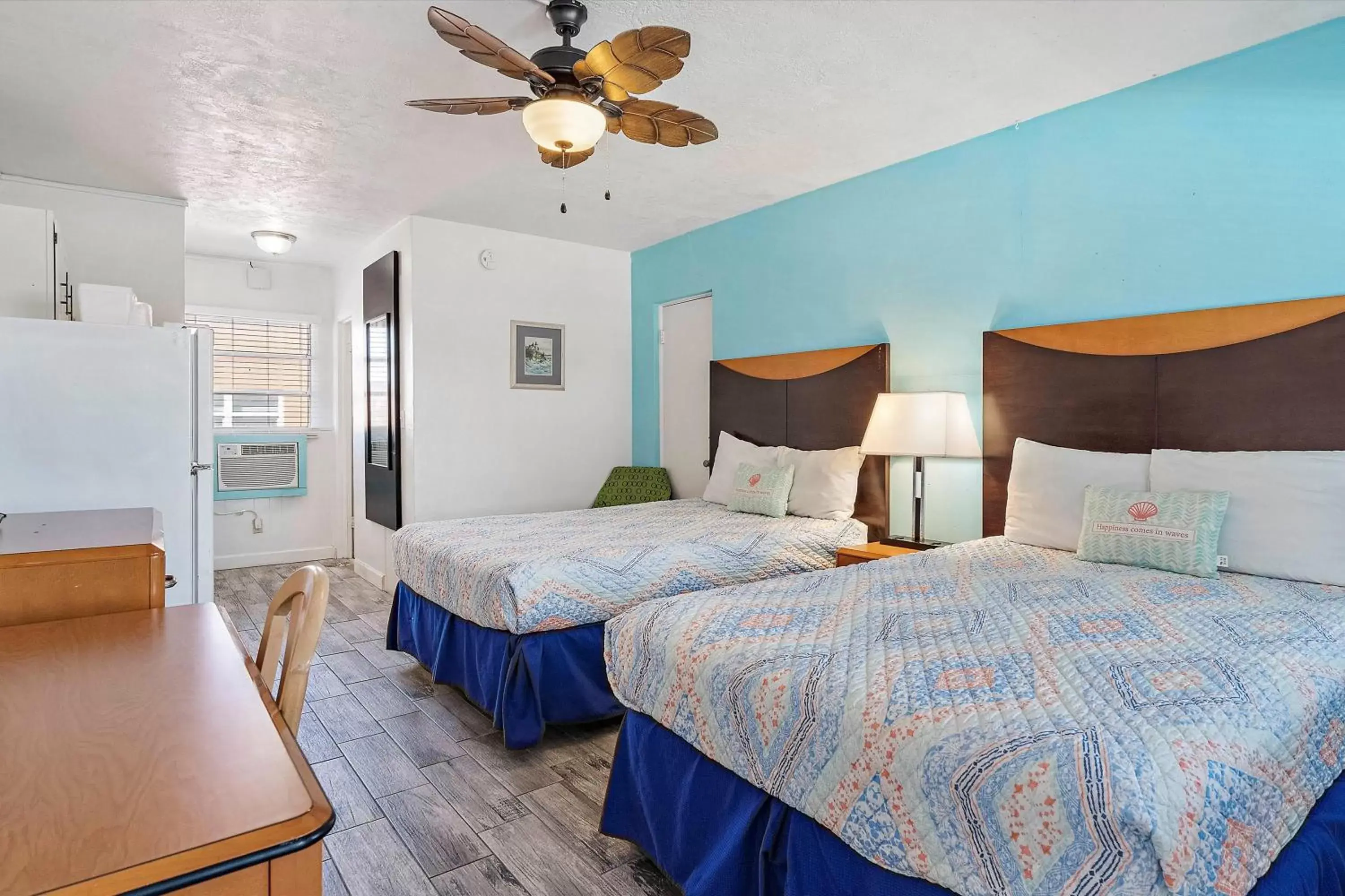 Bed in Malibu Resort Motel