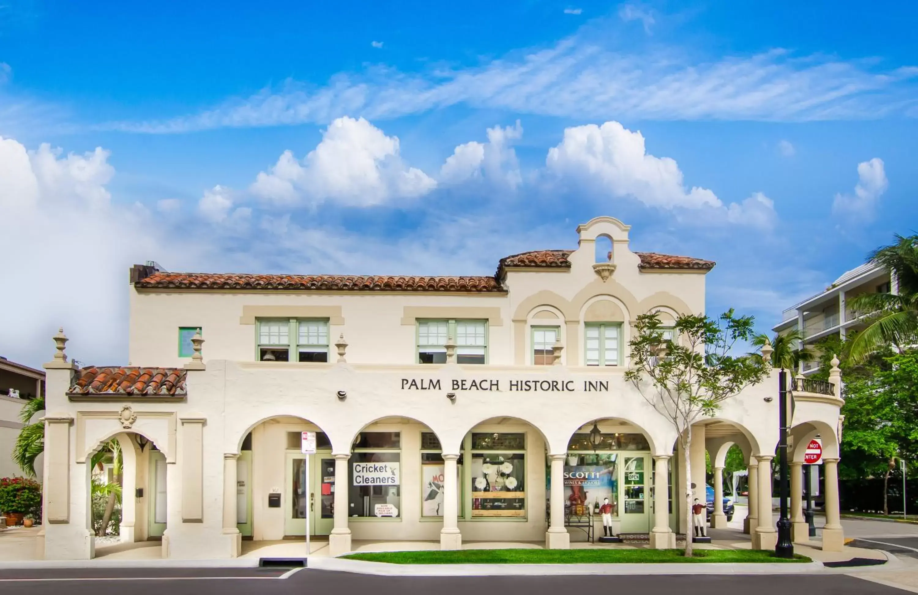 Property building in Palm Beach Historic Inn