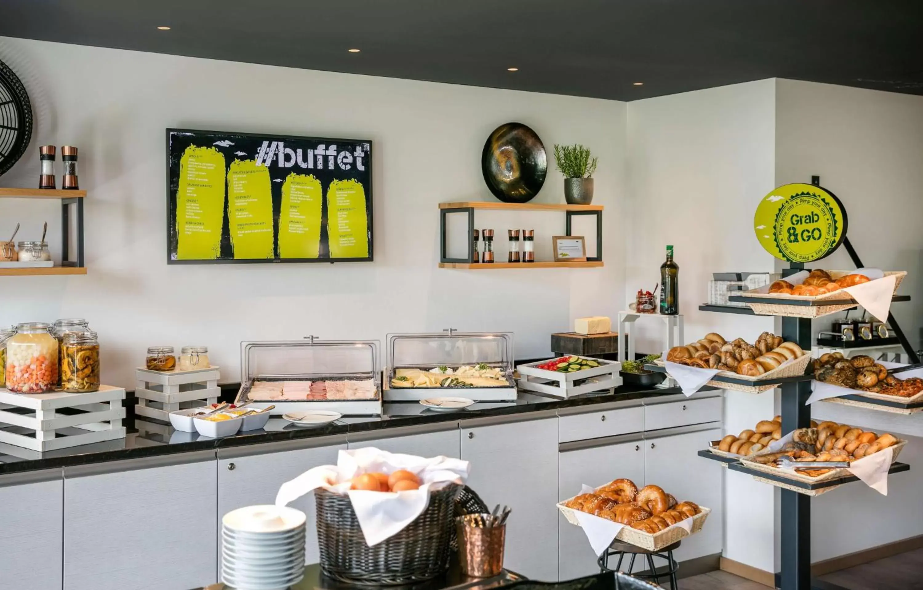 Breakfast, Restaurant/Places to Eat in ARCOTEL Donauzentrum Wien