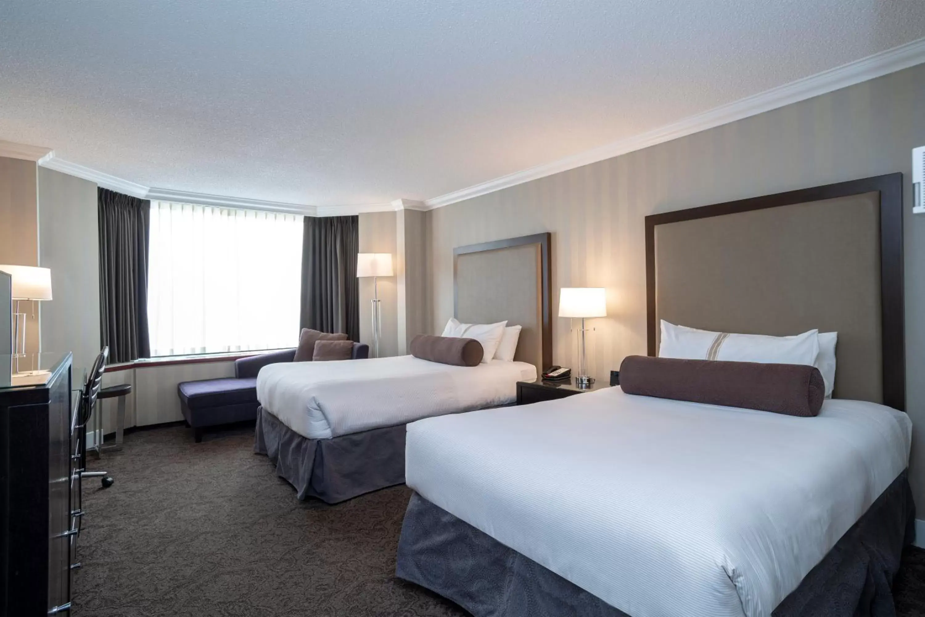 Photo of the whole room, Bed in Sandman Signature Edmonton Downtown Hotel