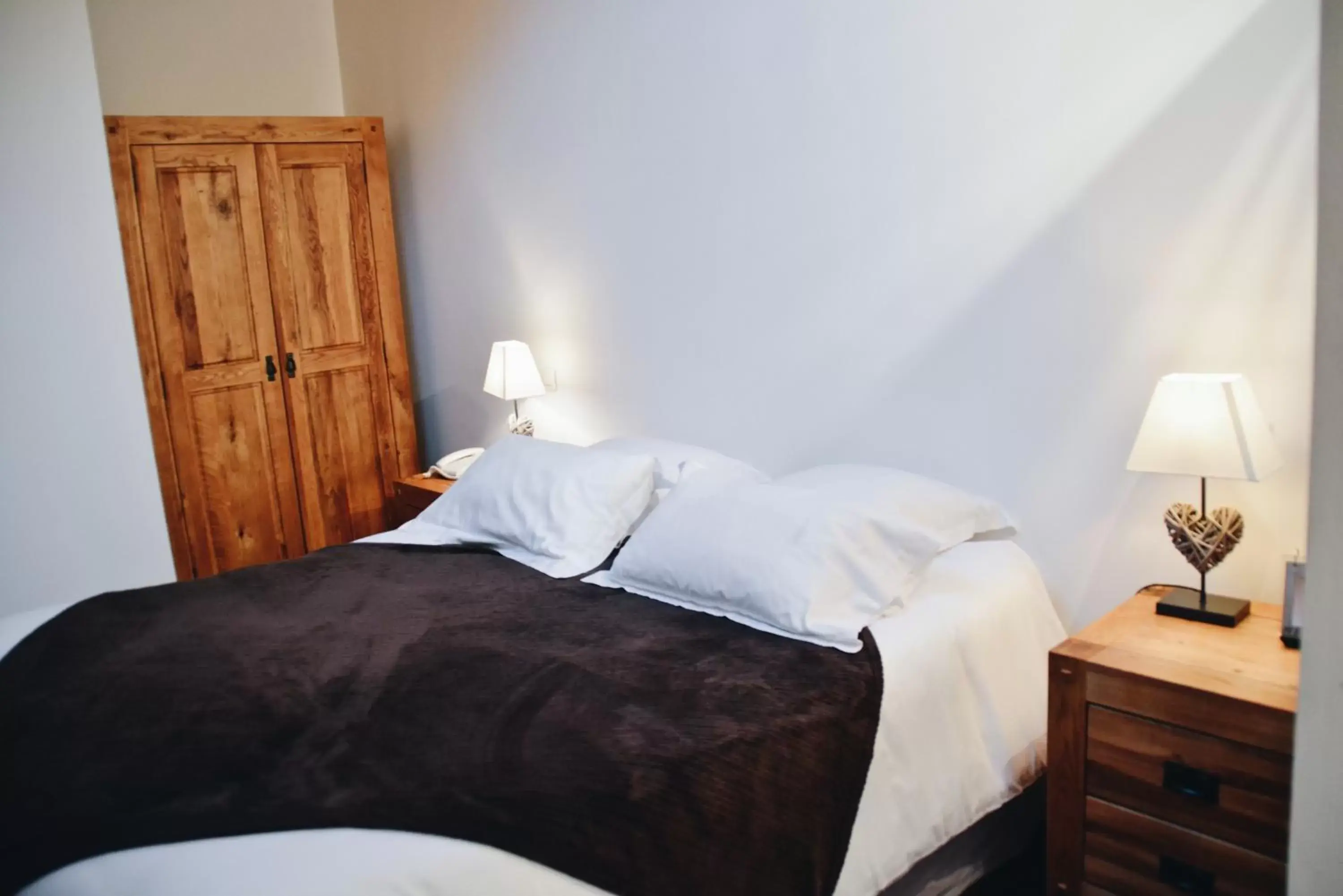 Bedroom, Bed in Auberge de Savoie