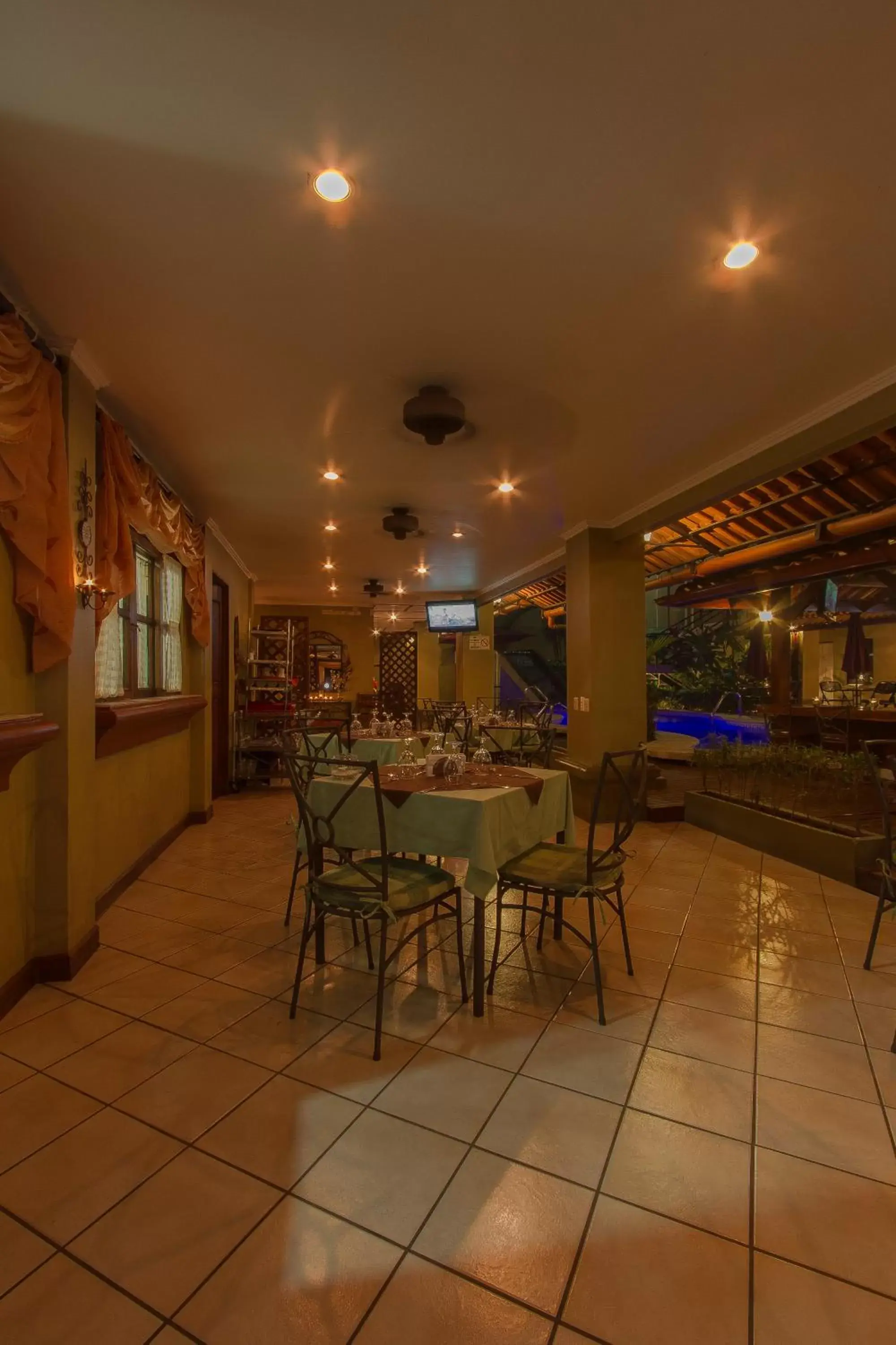 Breakfast, Restaurant/Places to Eat in Hotel Iguana Verde