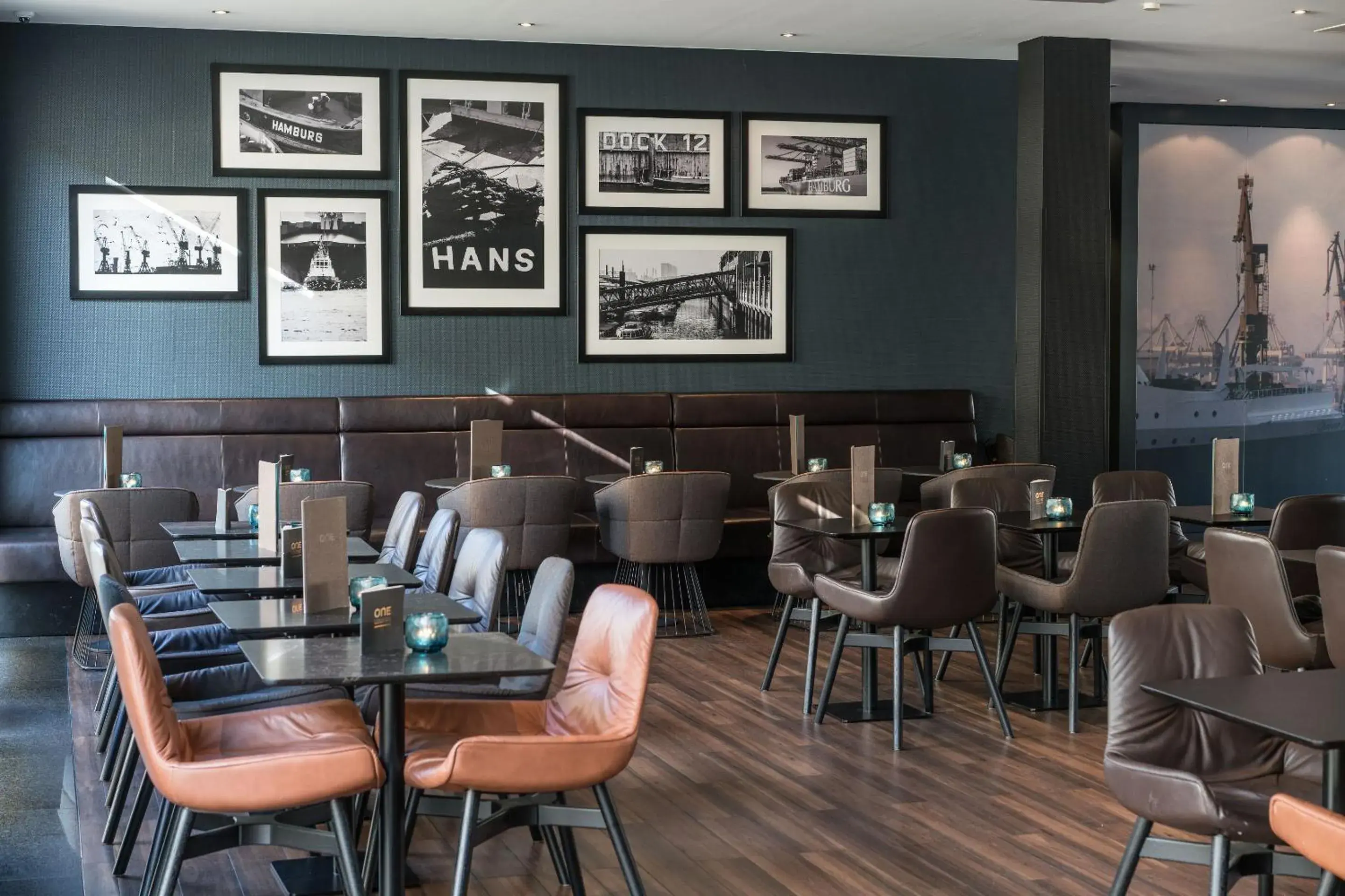 Lounge or bar, Restaurant/Places to Eat in Motel One Hamburg-Altona