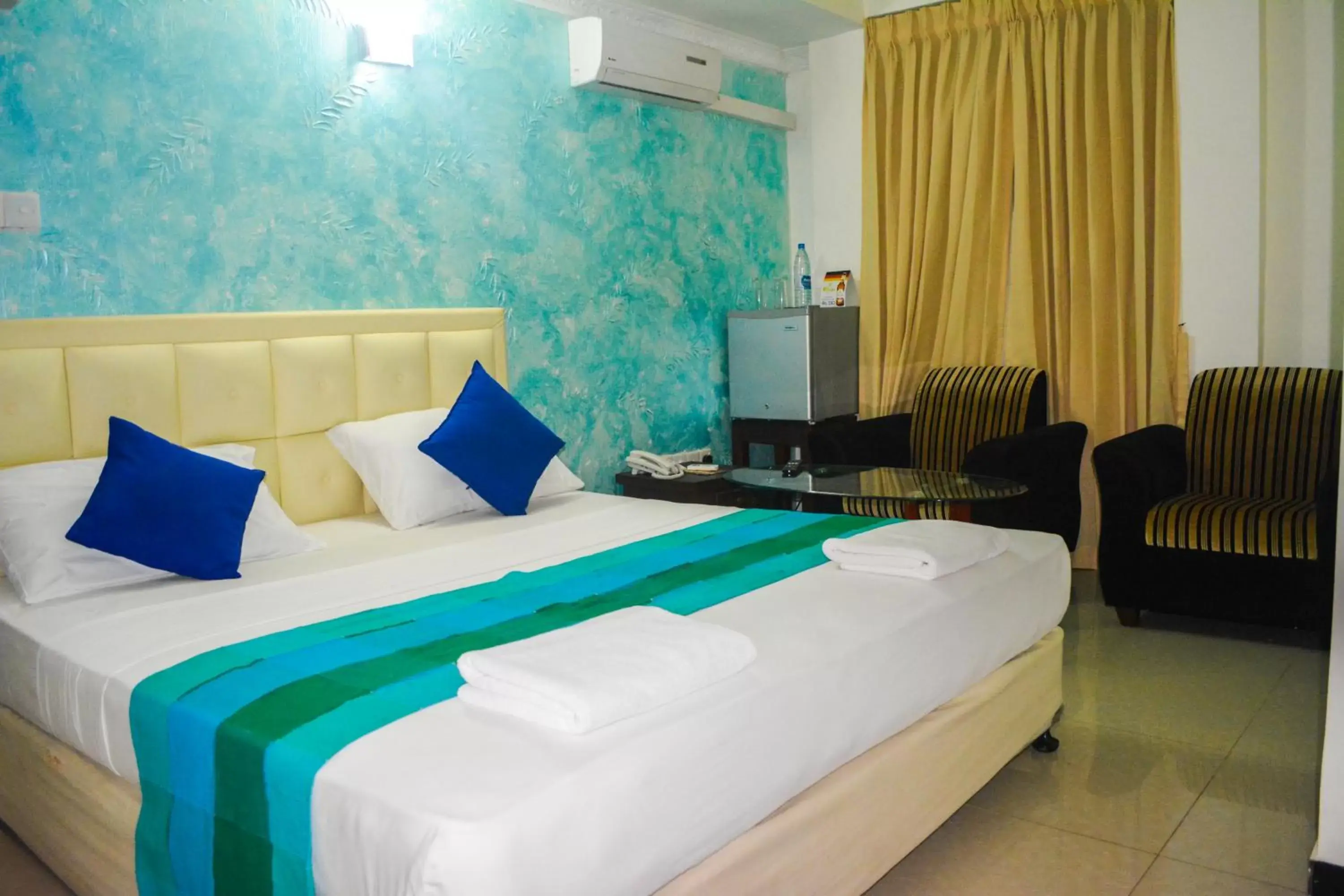 Bedroom, Bed in Saasha City Hotel