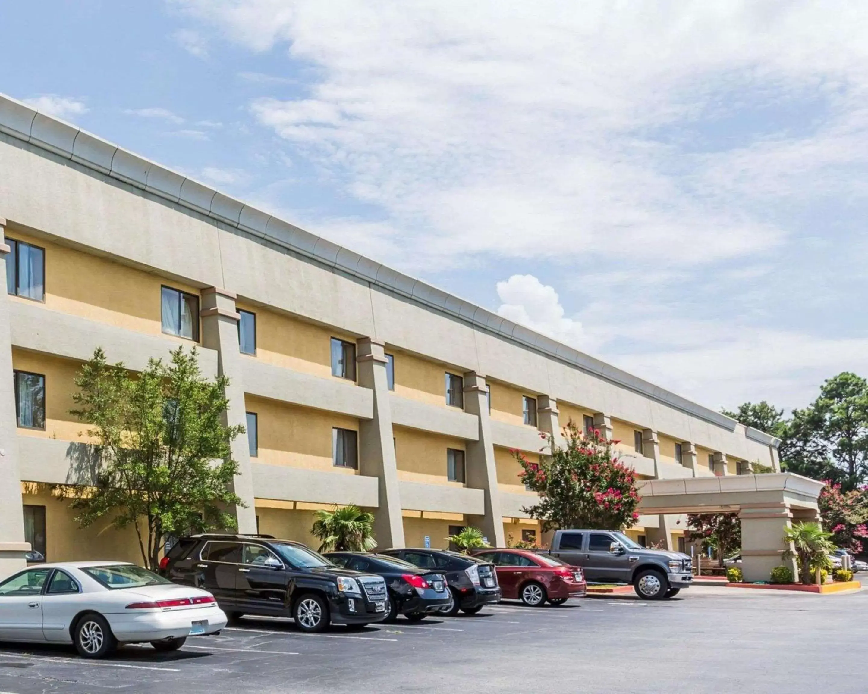 Property Building in Quality Inn & Suites Atlanta Airport South