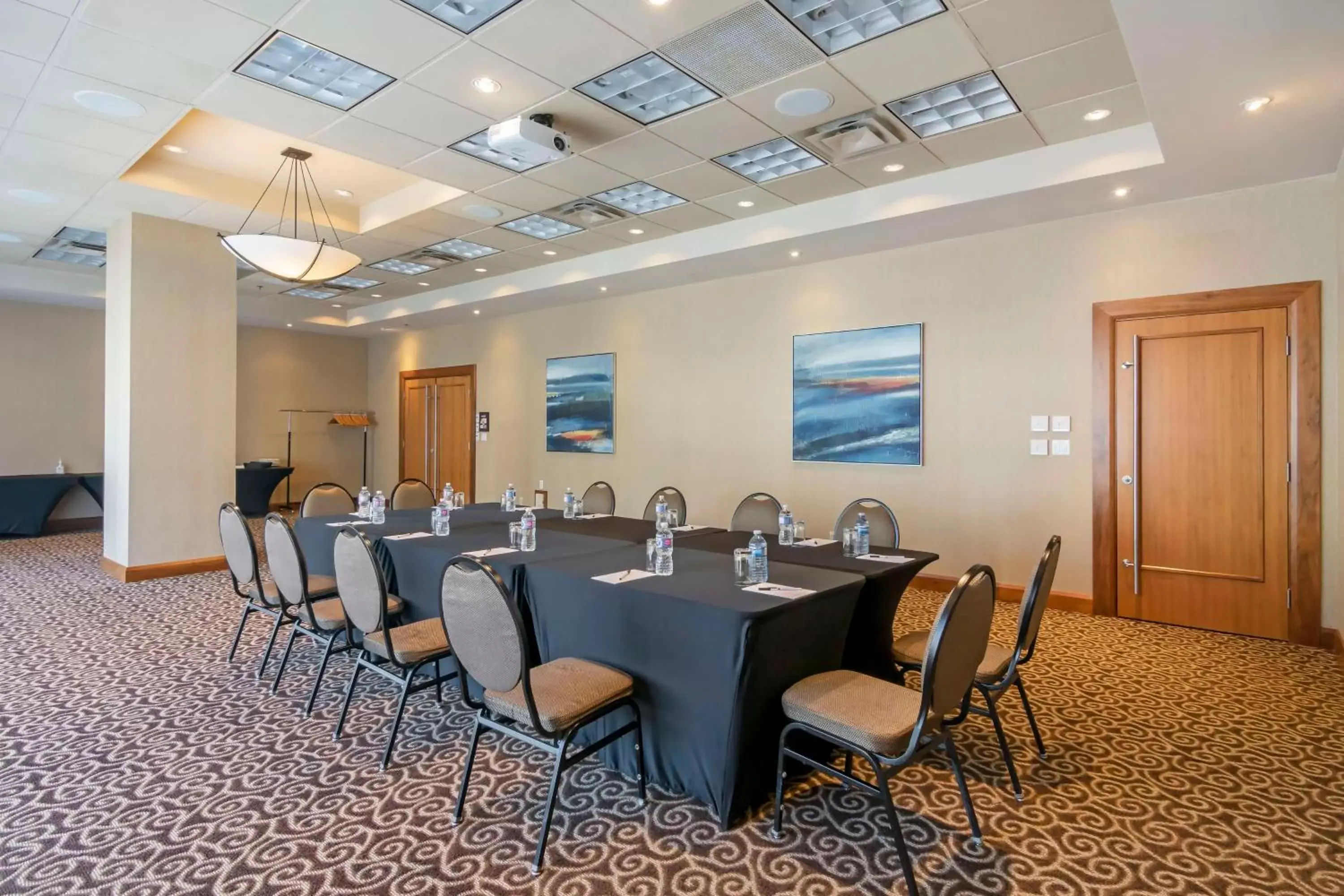 Meeting/conference room in Best Western Premier Chateau Granville Hotel & Suites & Conference Centre