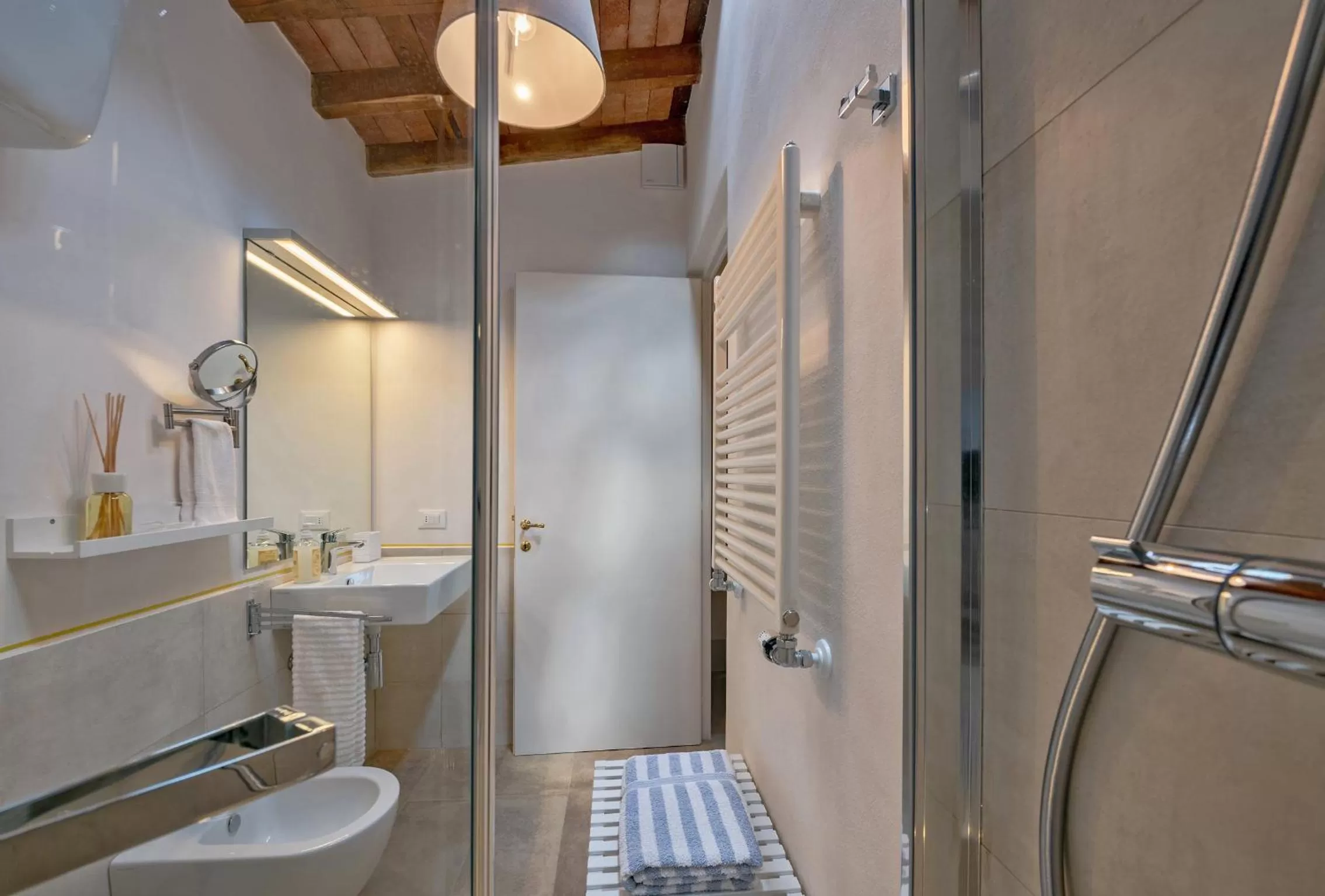 Bathroom in Drom Florence Rooms & Apartments