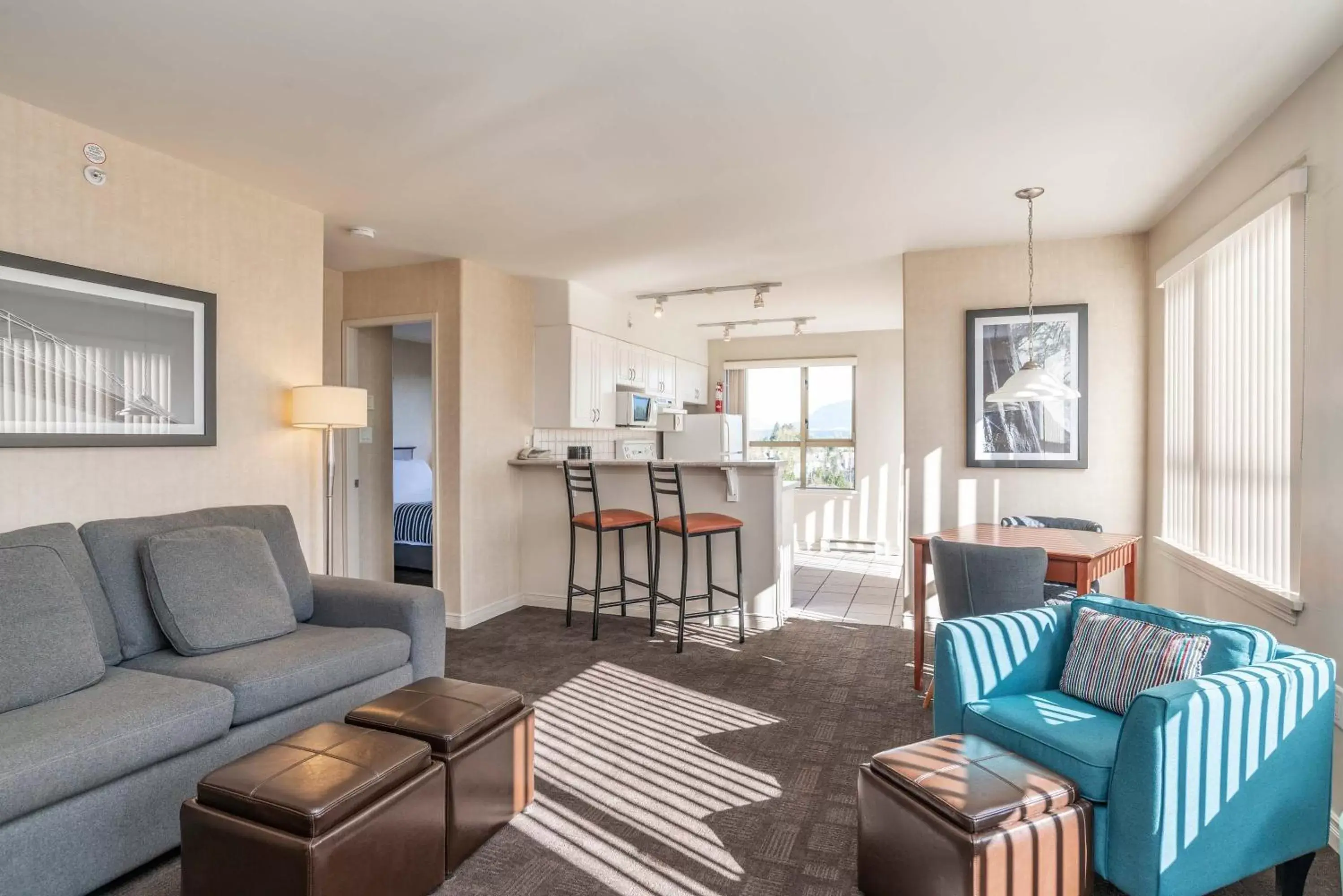 Photo of the whole room, Seating Area in Sandman Suites Surrey - Guildford