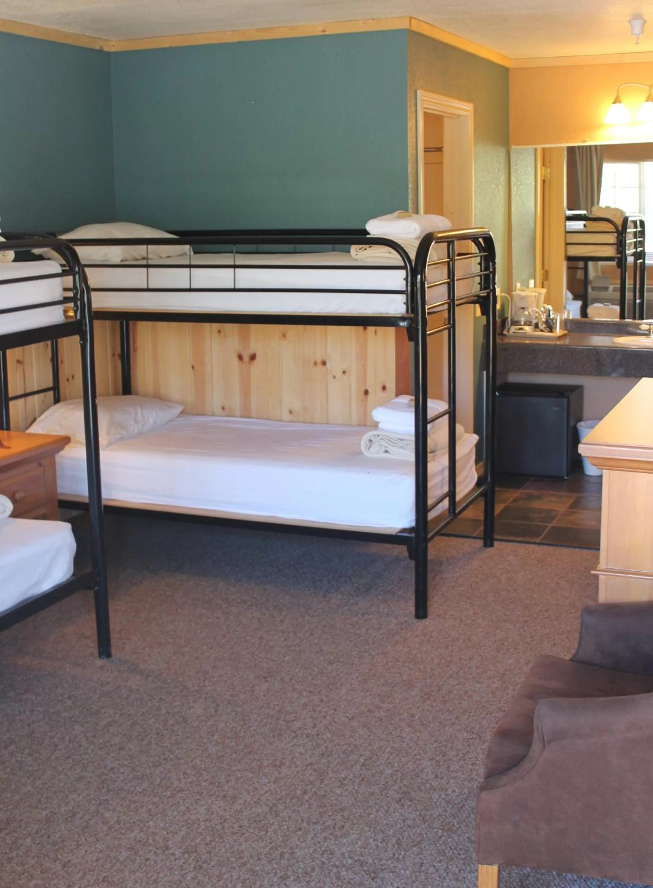 bunk bed, Bed in Whitney Portal Hotel And Hostel