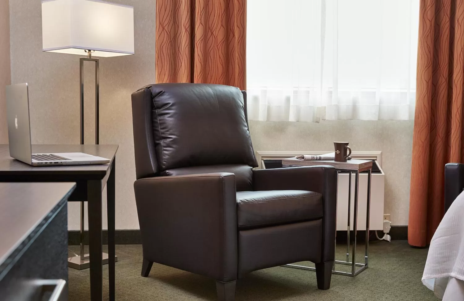 Seating area in Travelway Inn Sudbury