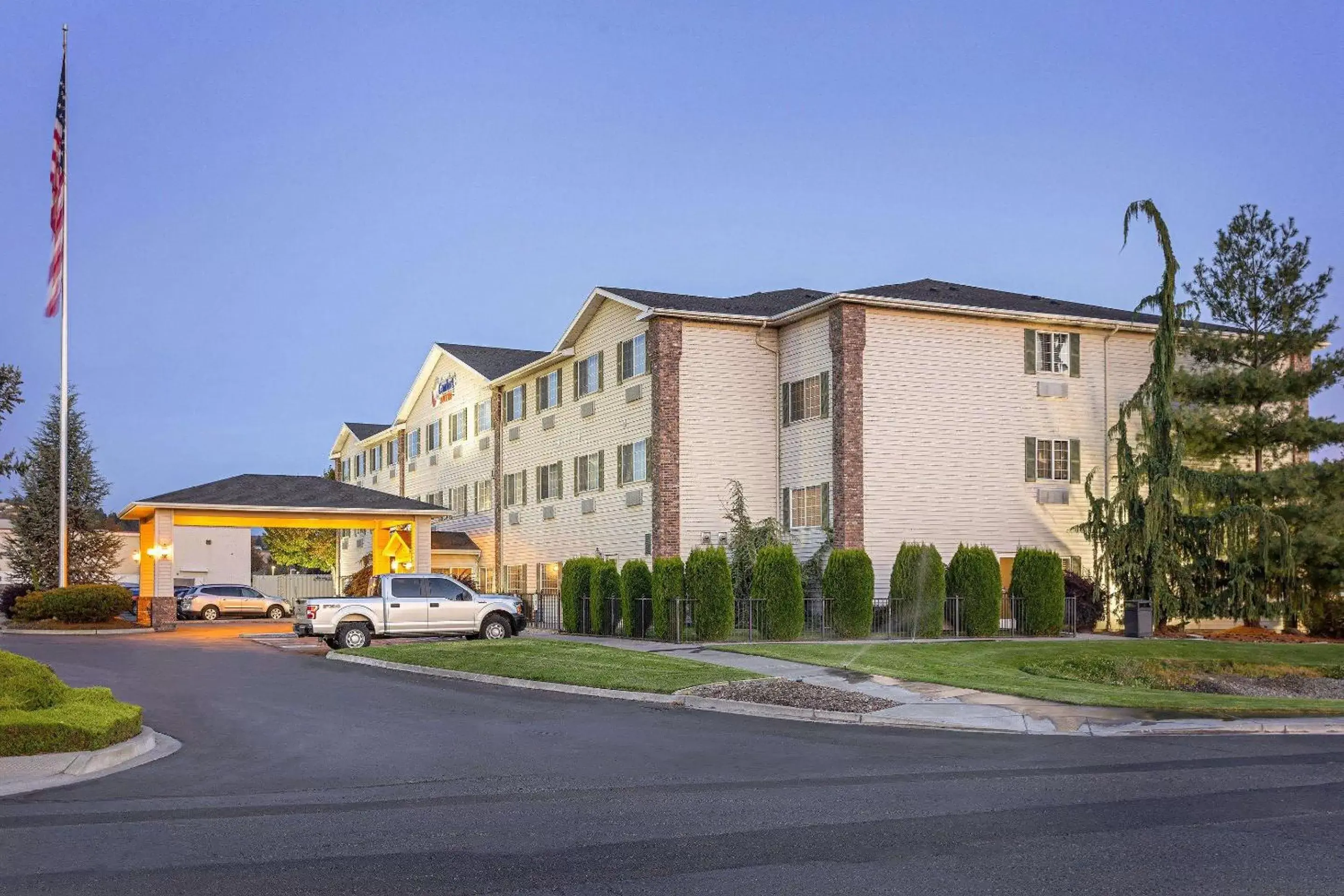 Property Building in Comfort Suites Yakima