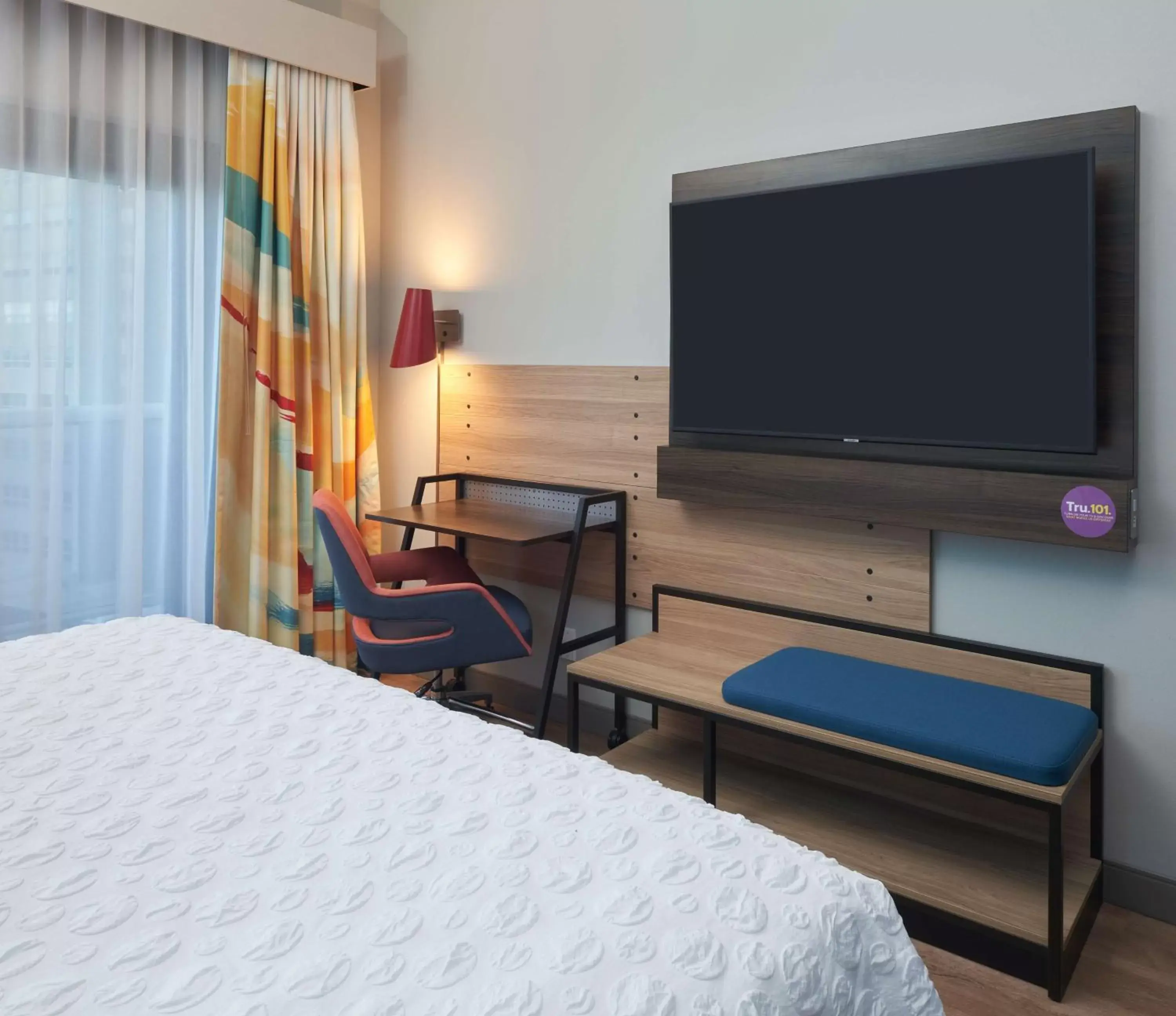 Bedroom, TV/Entertainment Center in Tru By Hilton Pompano Beach Pier