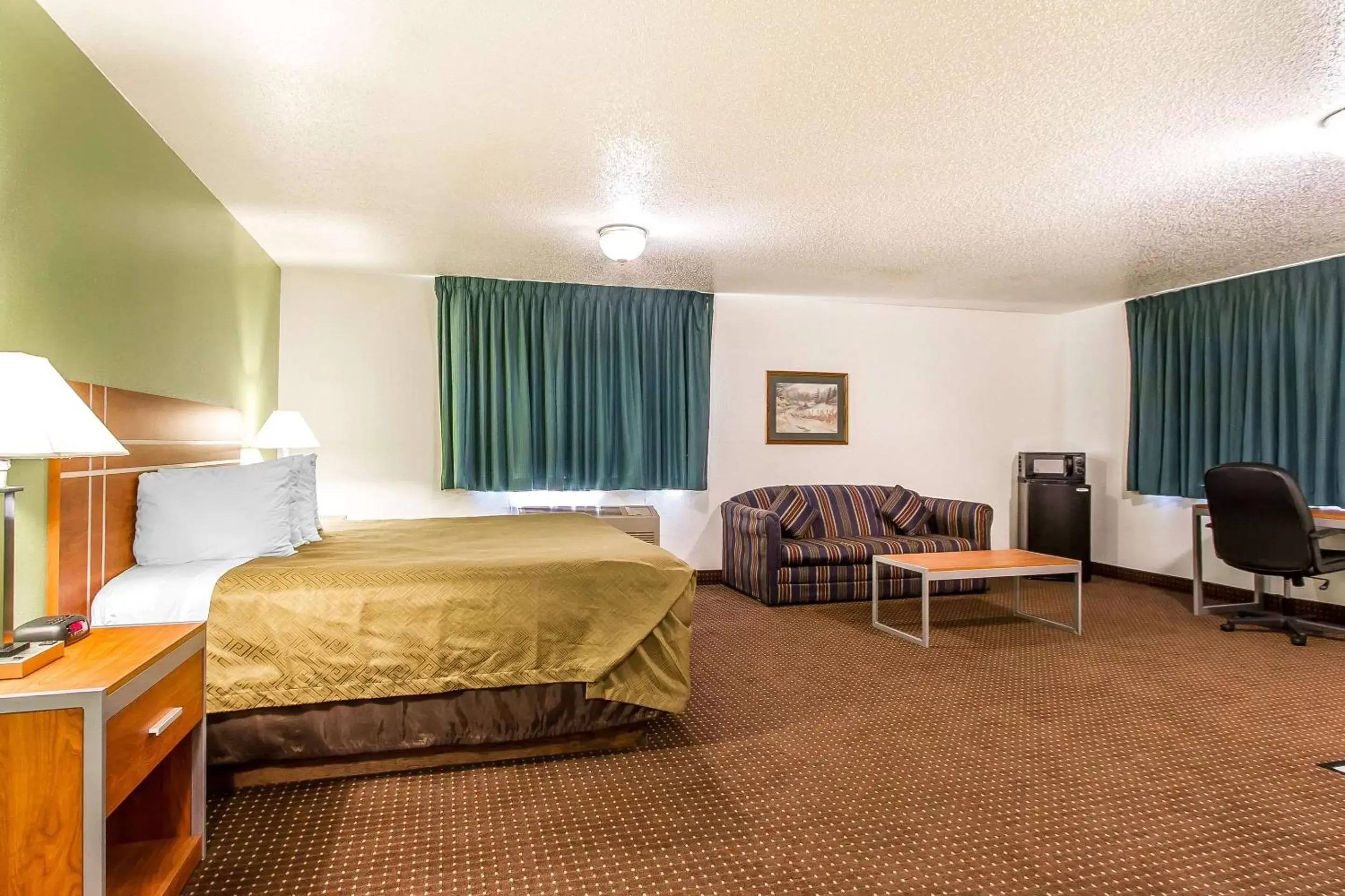 Photo of the whole room in Econo Lodge Inn & Suites