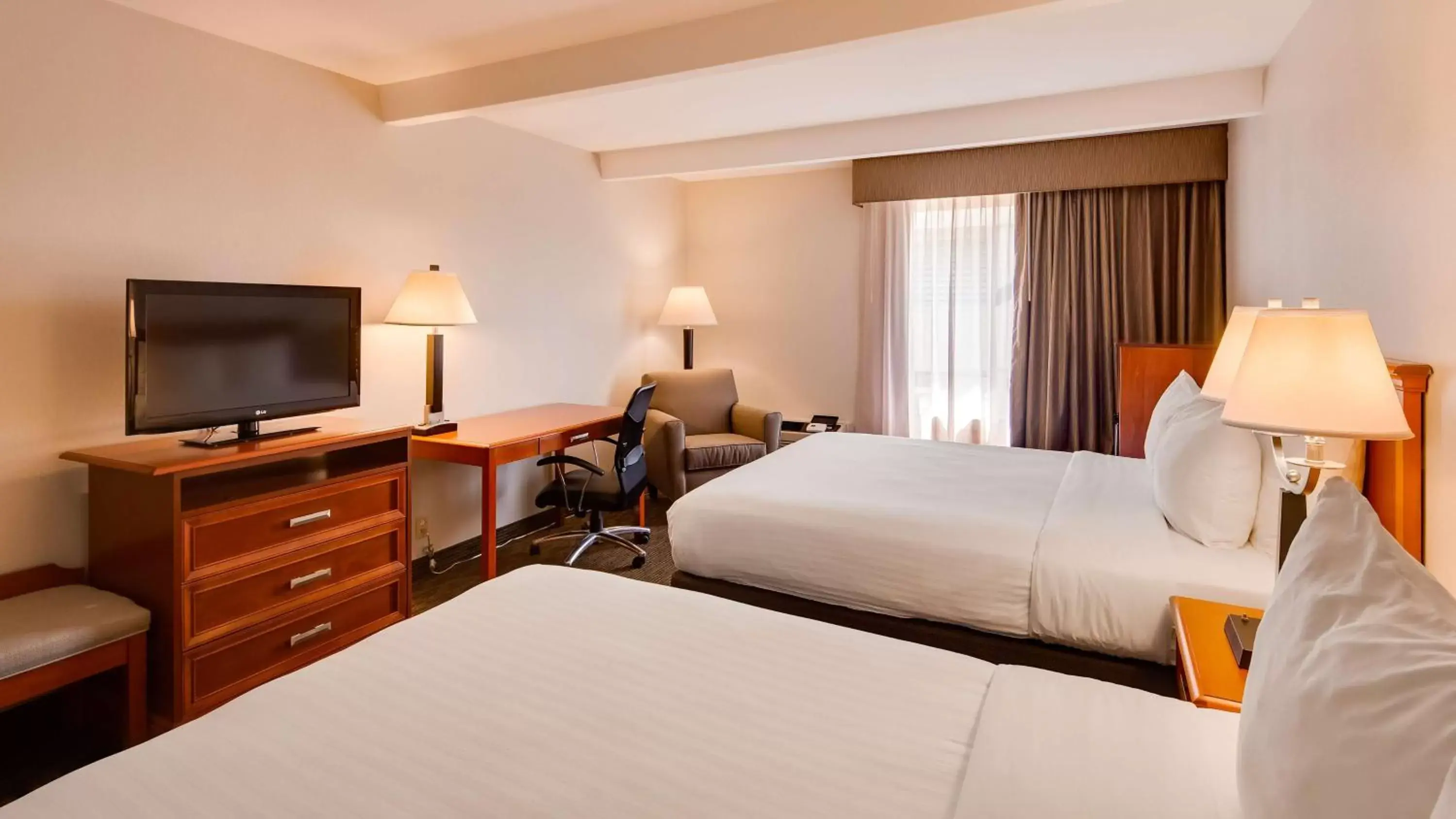 Bedroom, Bed in Best Western Tomah Hotel