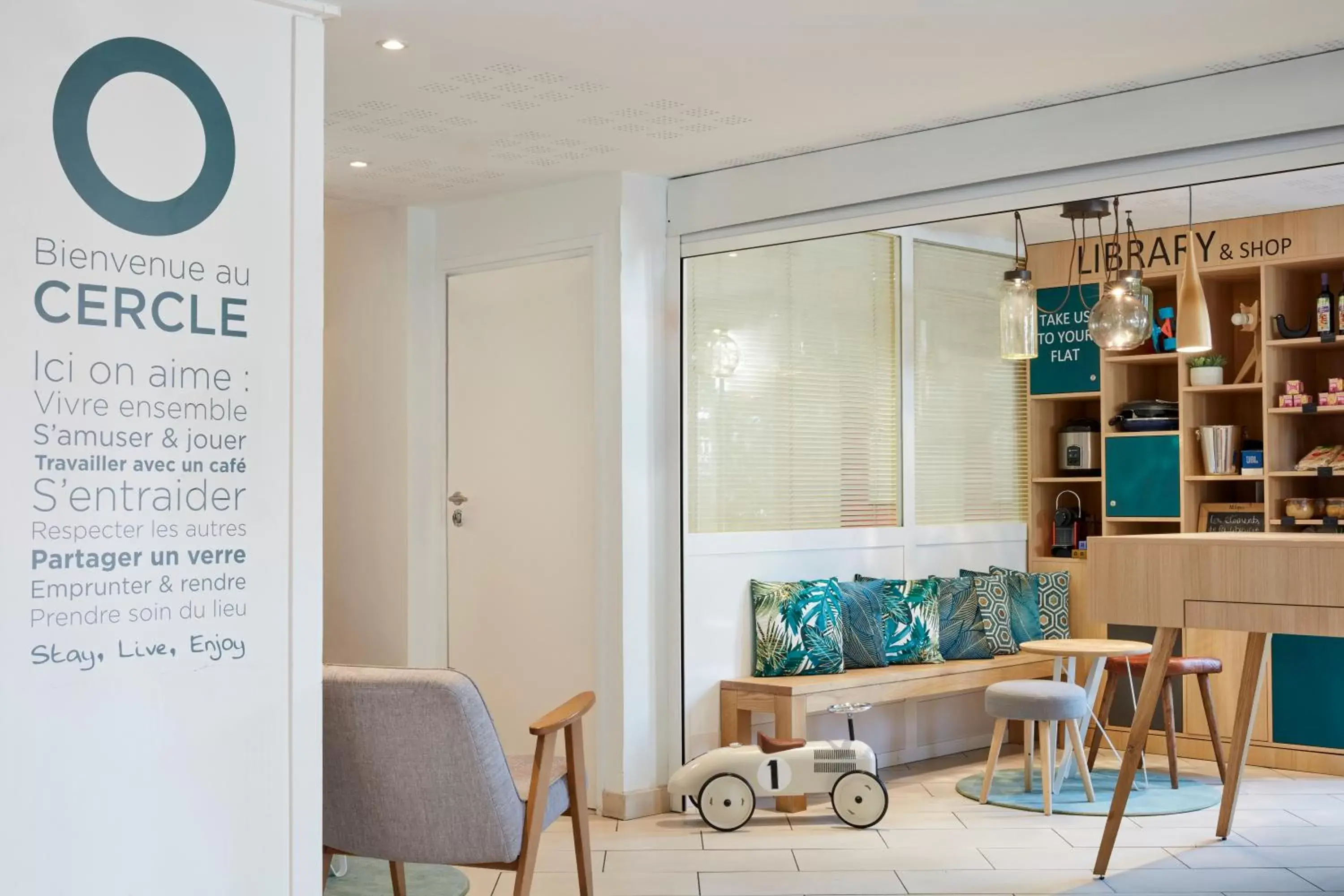 Lobby or reception in Aparthotel Adagio Access Carrières Sous Poissy Lobby or reception in Aparthotel Adagio Access Carrières Sous Poissy