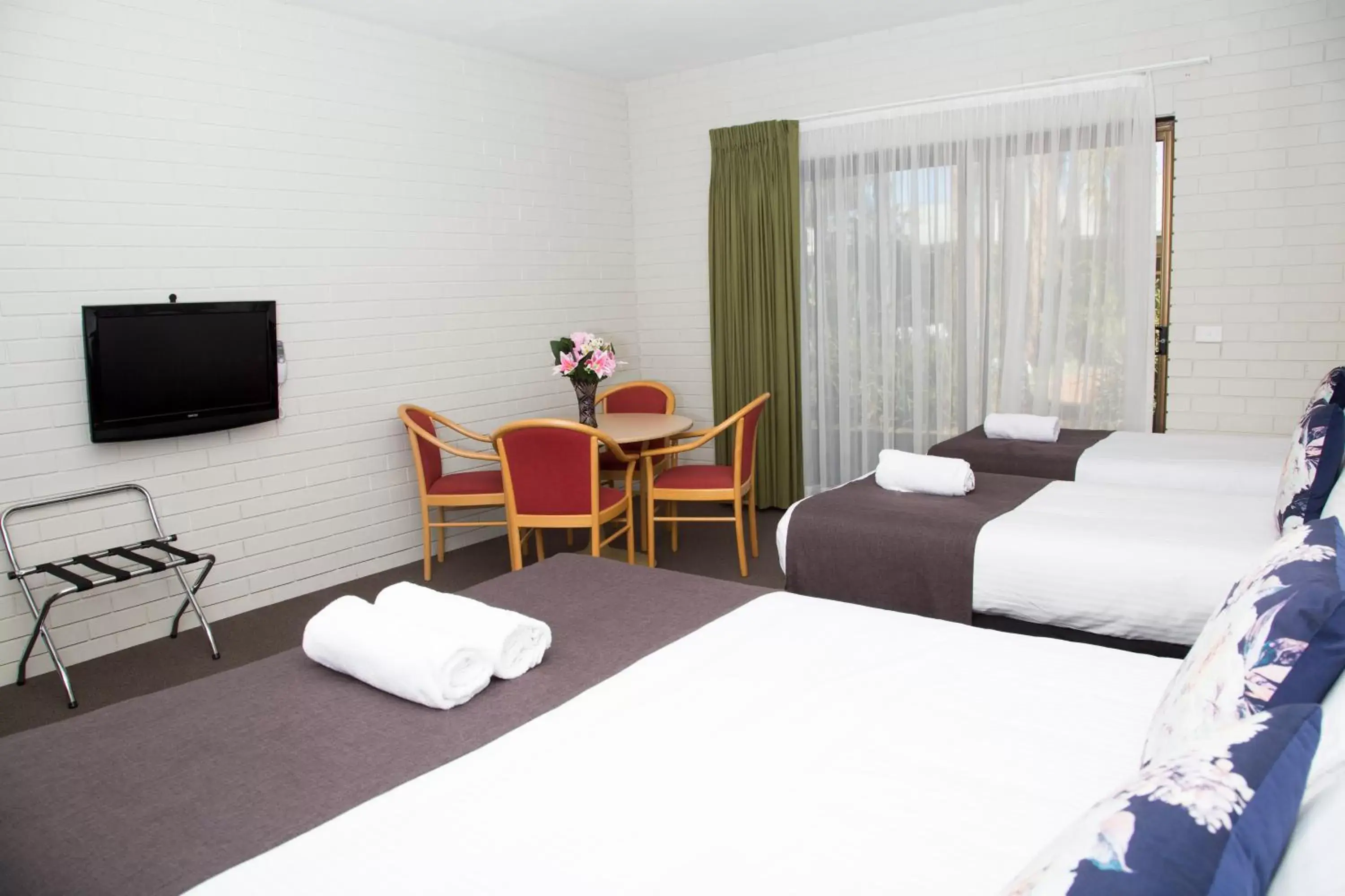 Photo of the whole room, Bed in Crystal Fountain Motel Albury Photo of the whole room, Bed in Crystal Fountain Motel Albury