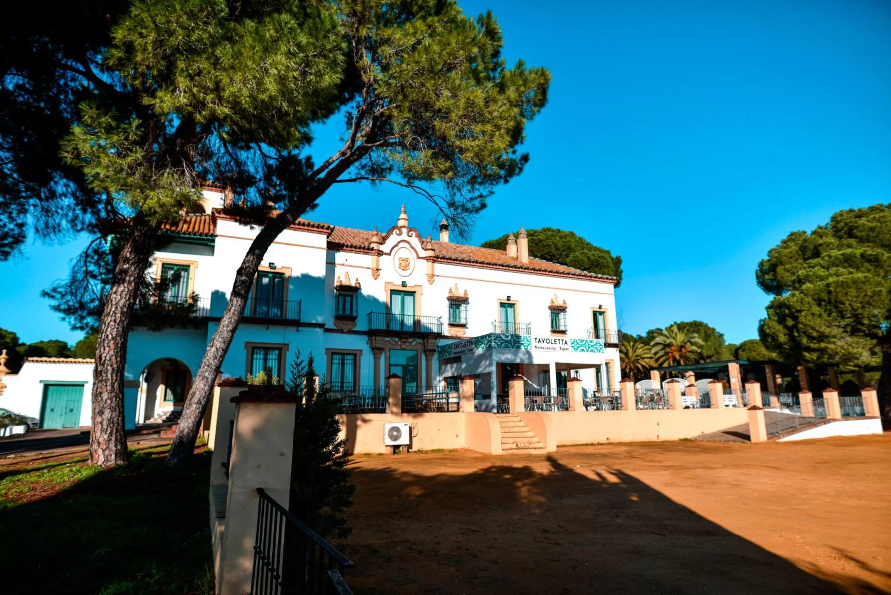 Facade/entrance in Hotel Oromana