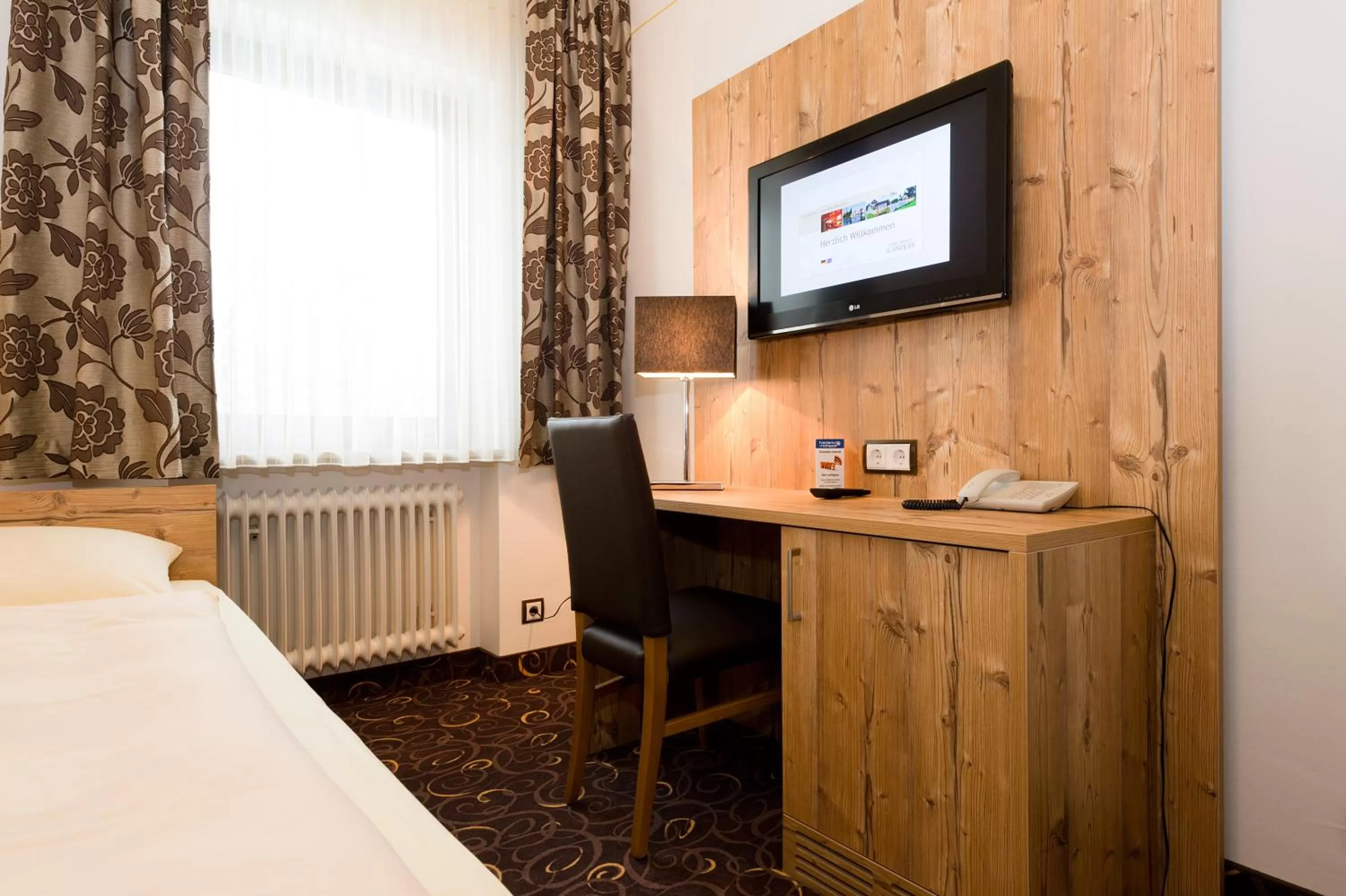 TV and multimedia, Bed in Hotel SCHNEIDER