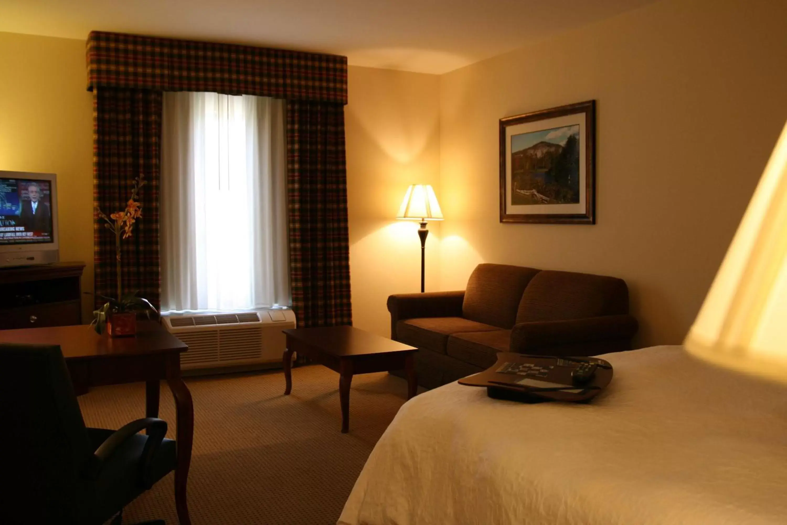 Bed, Seating Area in Hampton Inn By Hilton And Suites Dobson