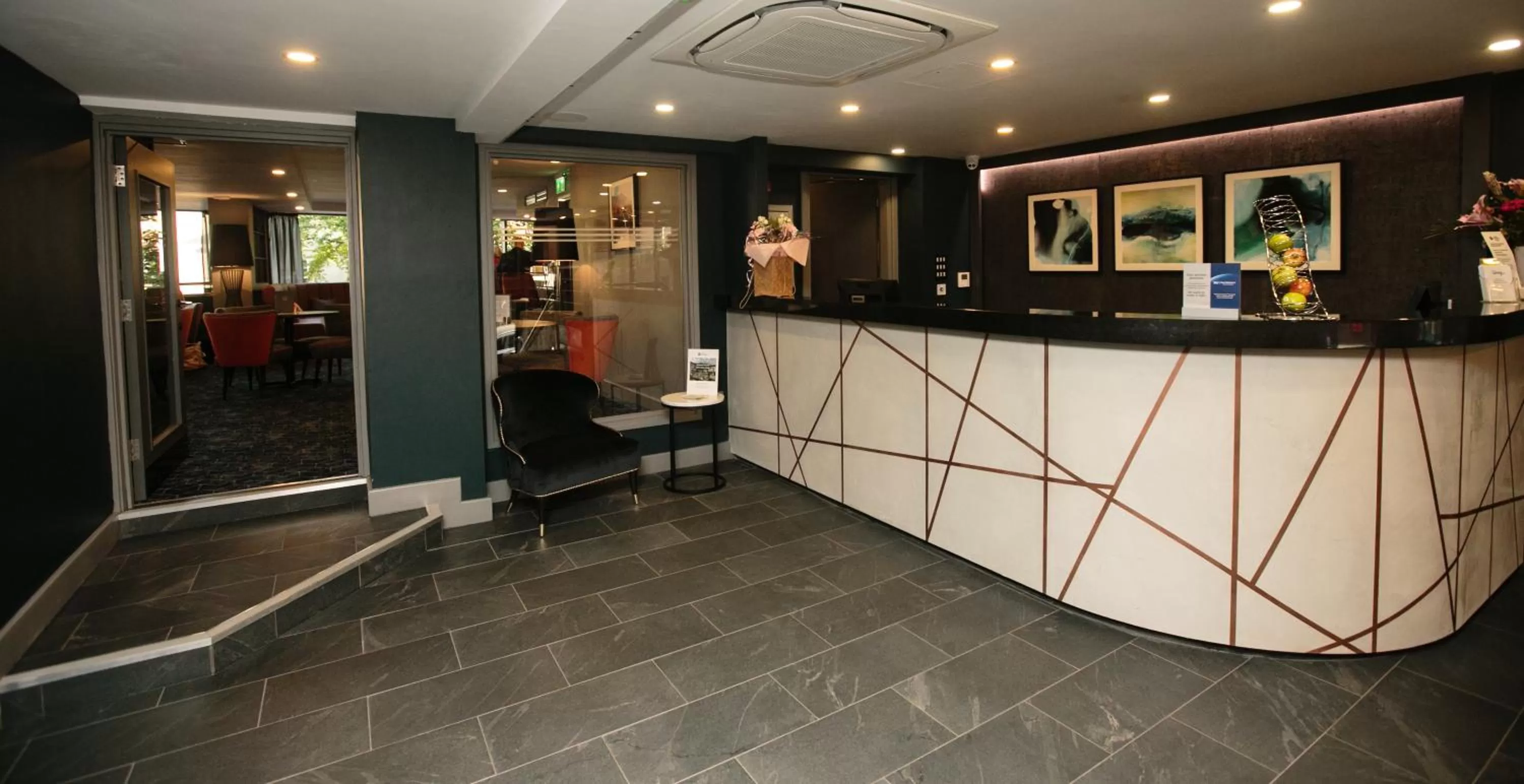 Lobby or reception in Best Western Plus Nottingham City Centre