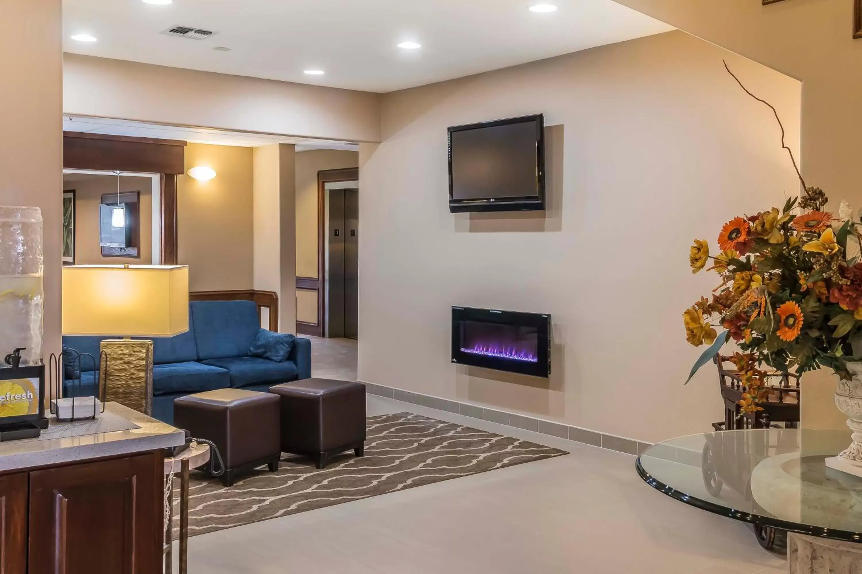 Lobby or reception, TV/Entertainment Center in MainStay Suites Edinburg