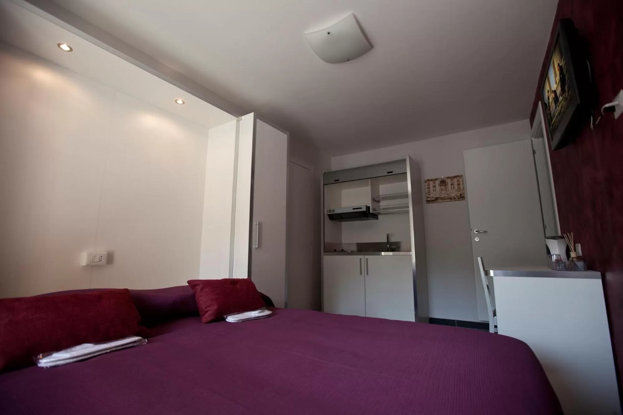 Bedroom, Bed in Heart of Rome Rooms