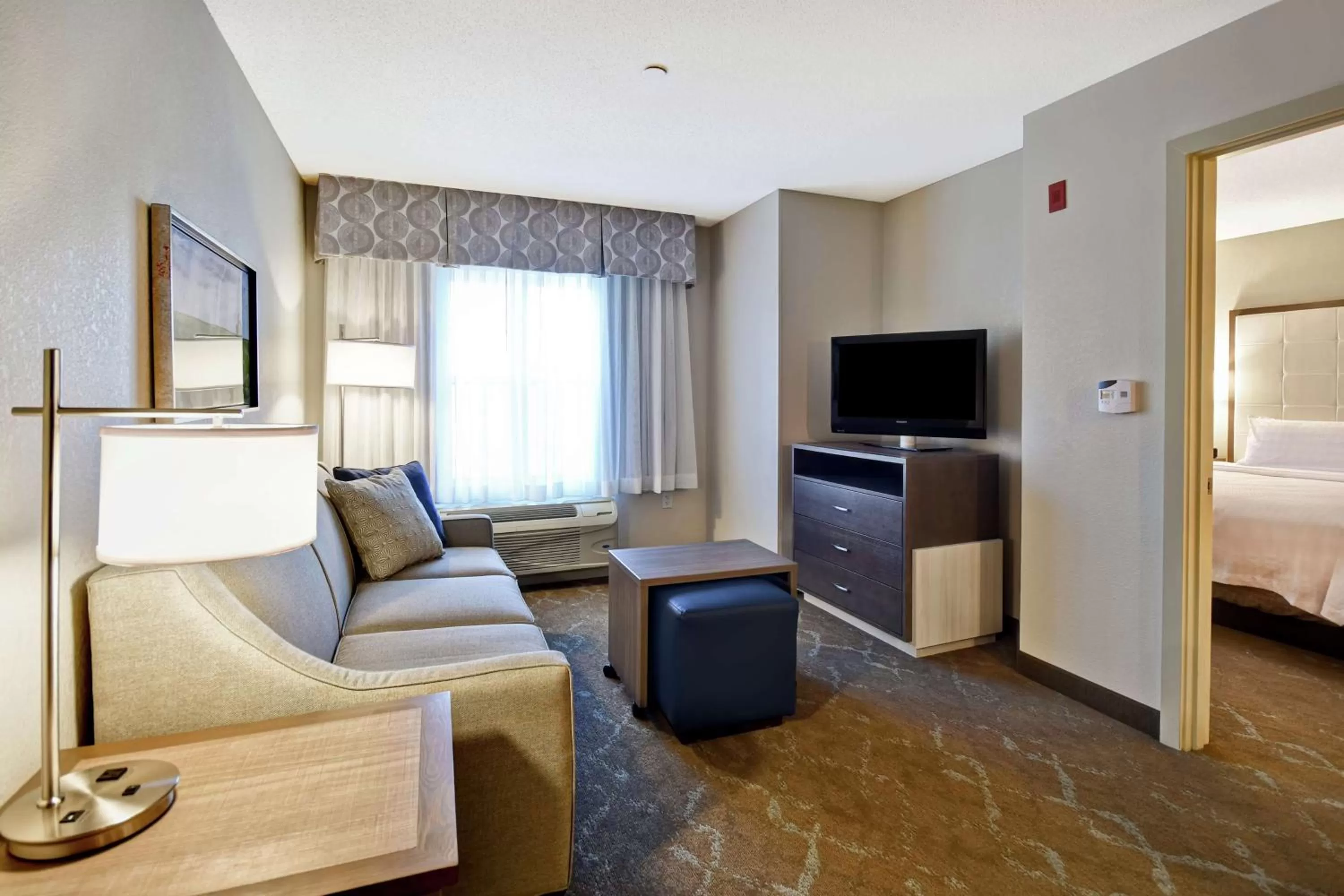 Living room, Bed in Homewood Suites by Hilton Dover