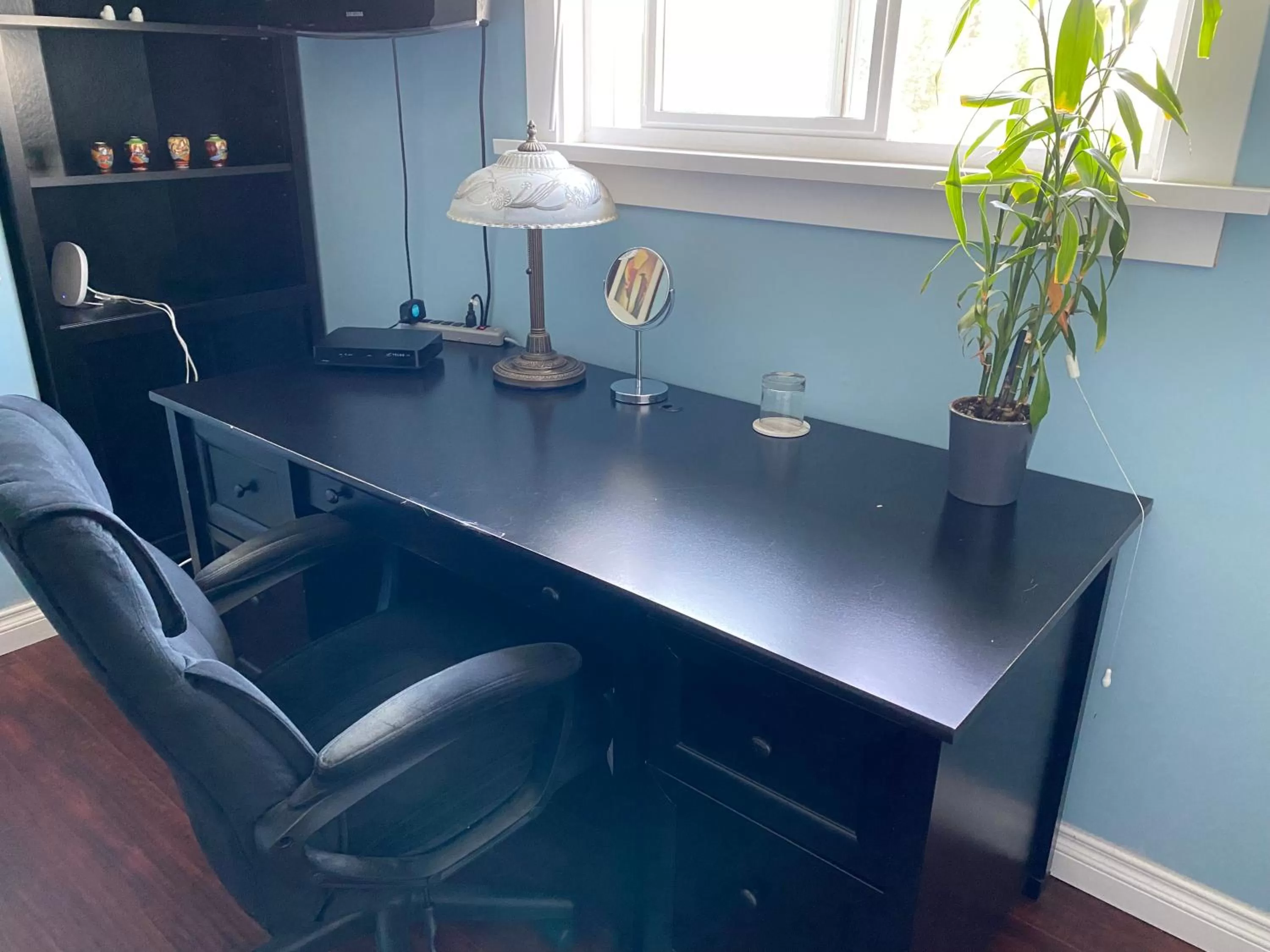 hair dresser, Kitchen/Kitchenette in Jane's private rooms with shared washroom