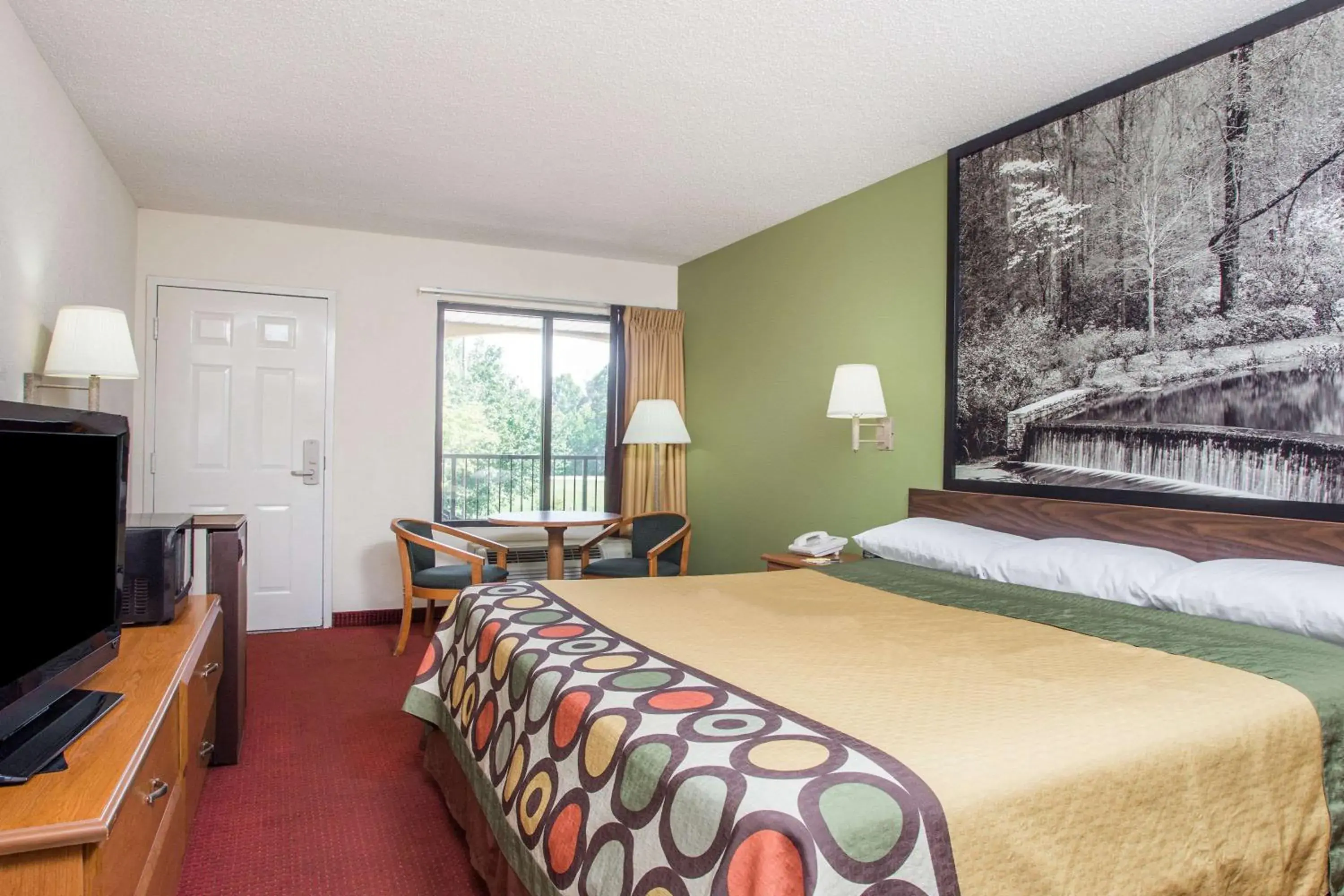 Photo of the whole room, Bed in Super 8 by Wyndham Lavonia