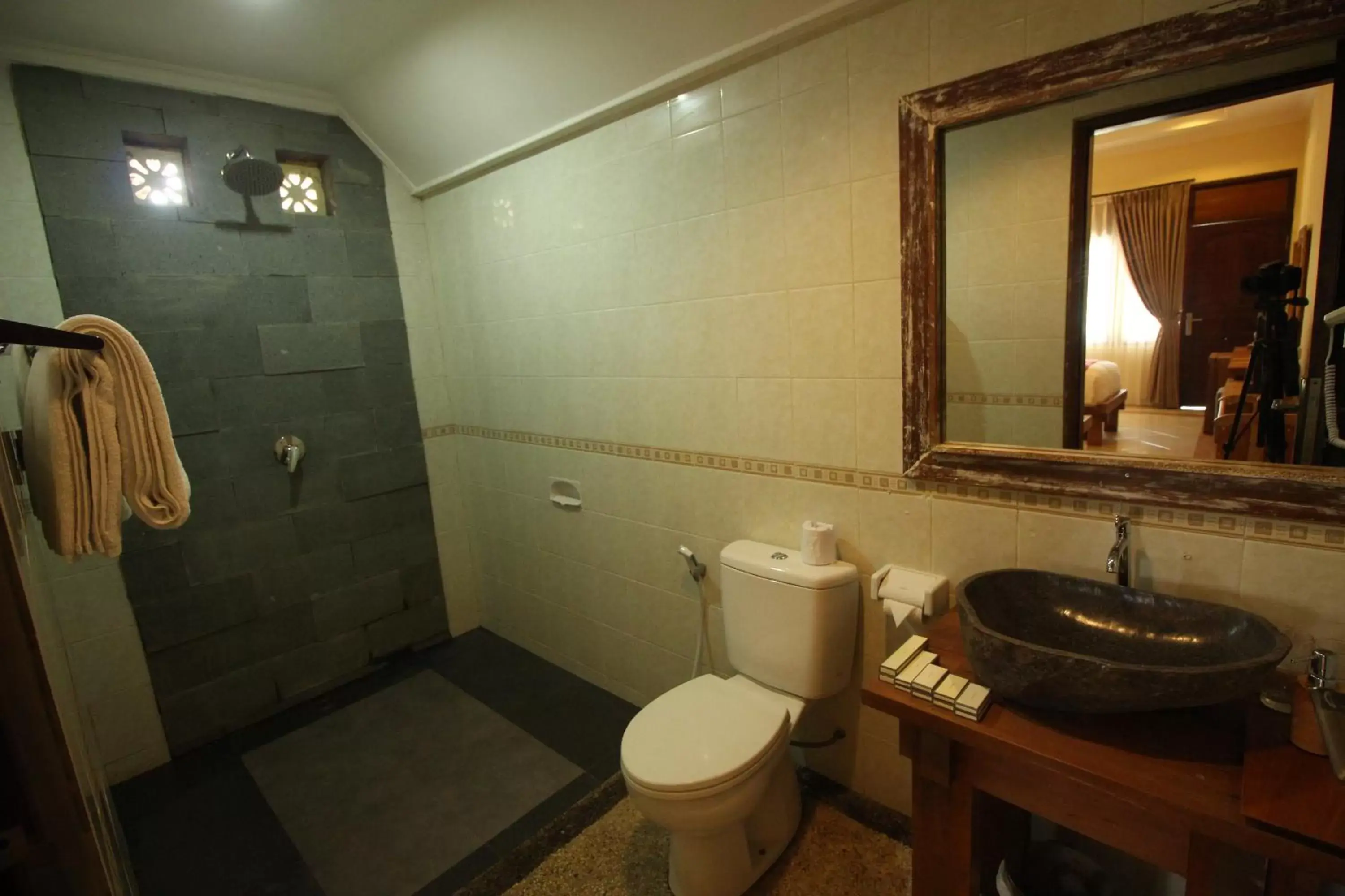 Bathroom in Mina Pelasa Hotel