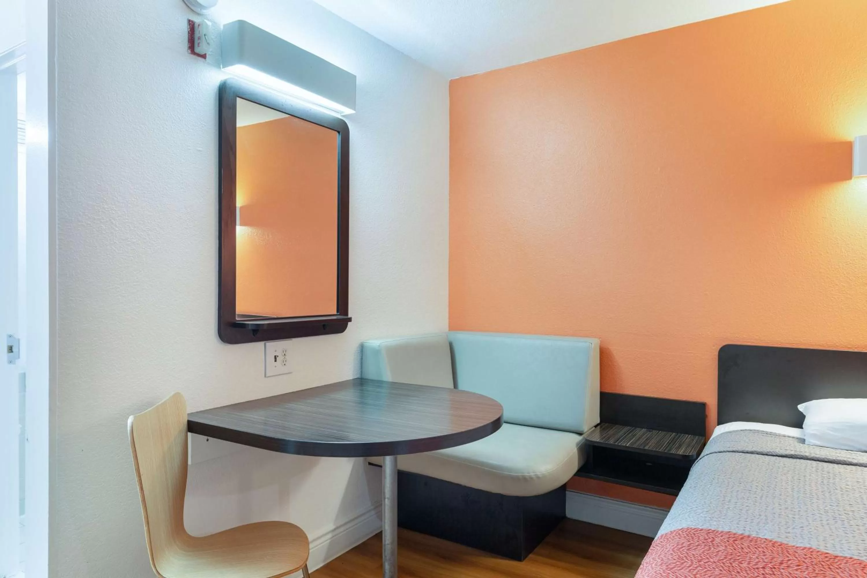 Photo of the whole room, Bed in Motel 6-Houston, TX - East