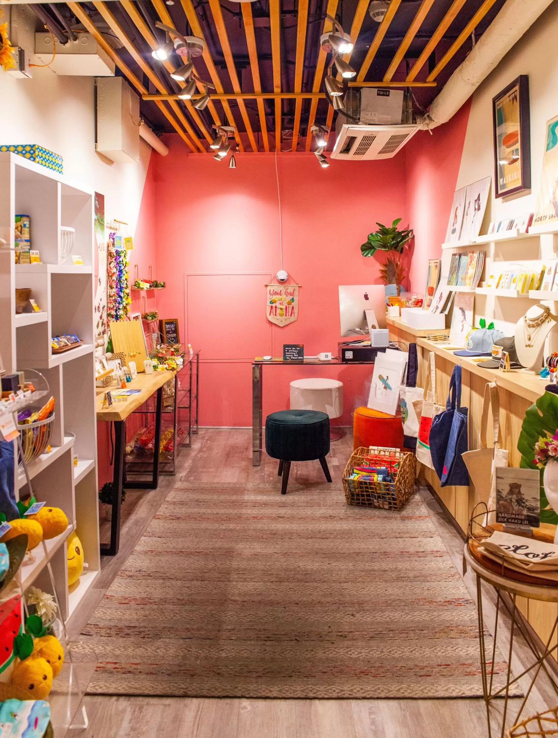 On-site shops in VIVE Hotel Waikiki