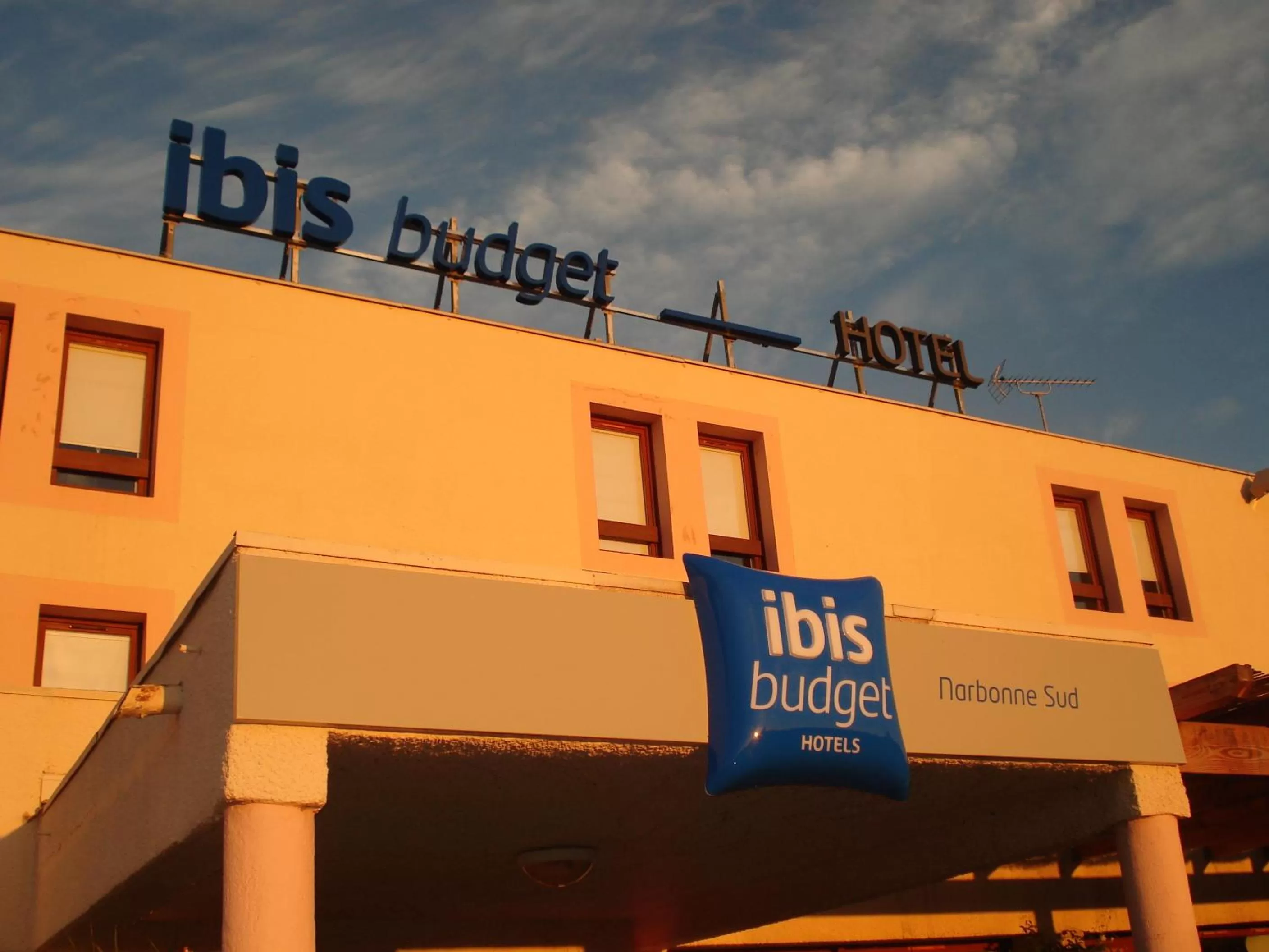 Facade/entrance in ibis budget Narbonne Sud A9/A61