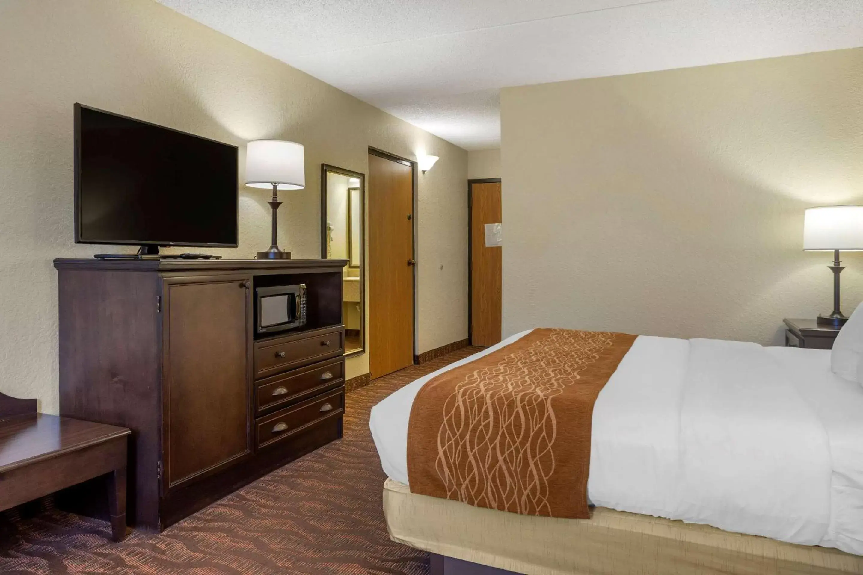 Photo of the whole room, Bed in Comfort Inn at Thousand Hills