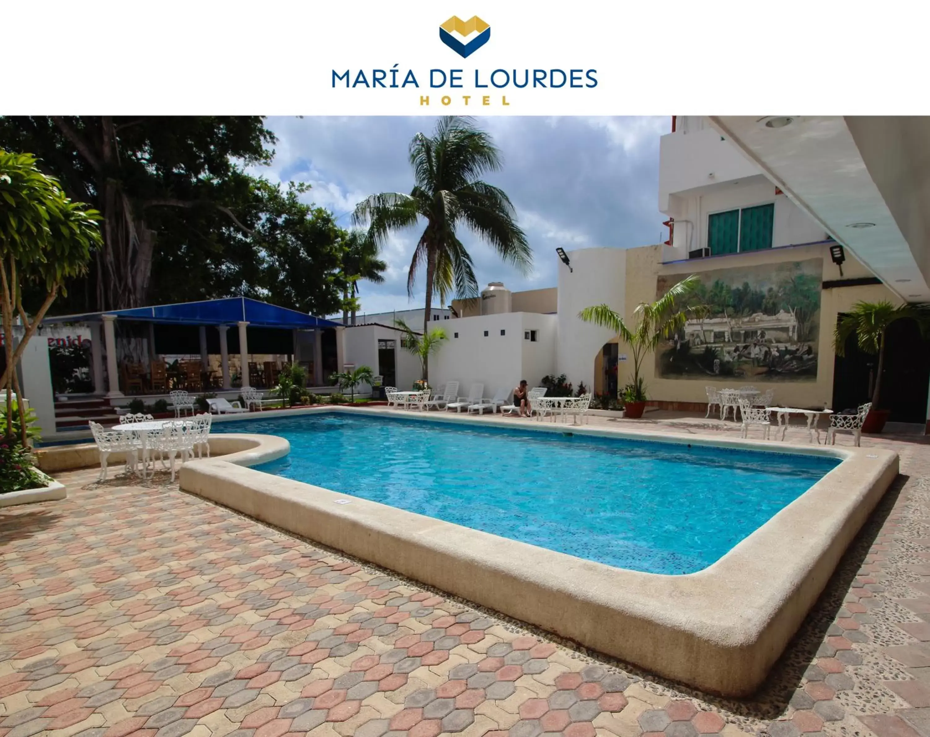 Swimming pool in Hotel Maria de Lourdes