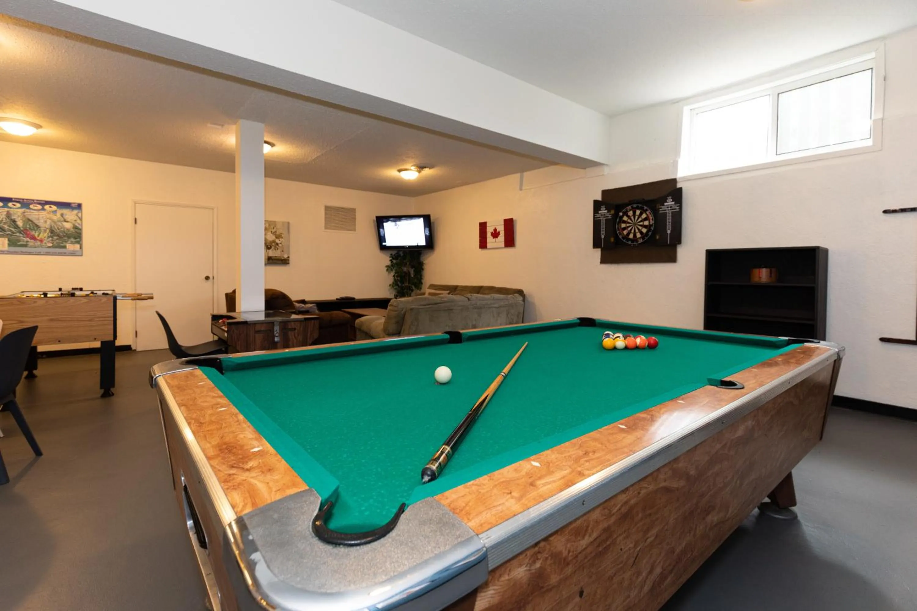 Billiard in Red Tree Lodge