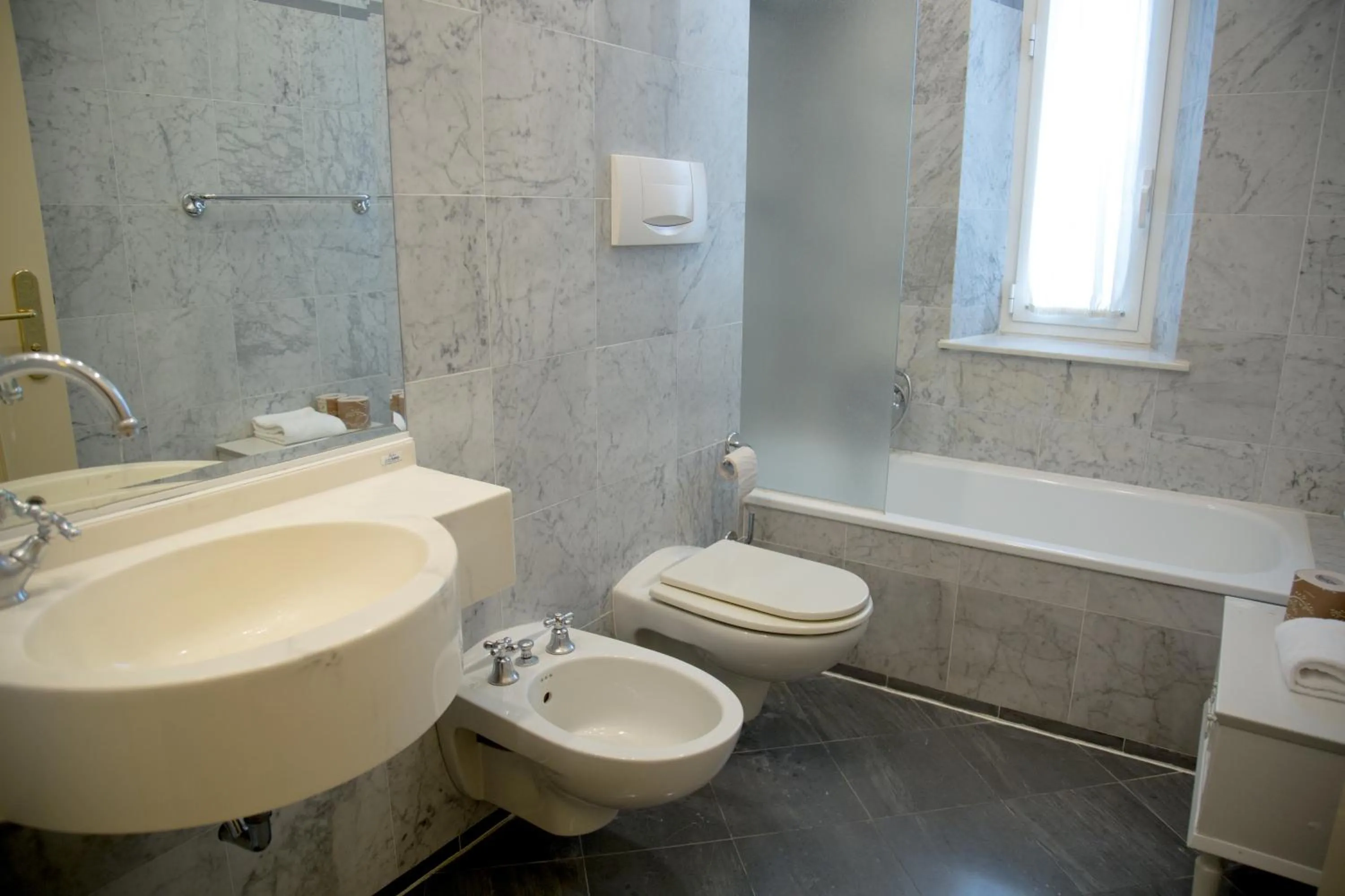 Hot Tub in HG Hotel Cappelli