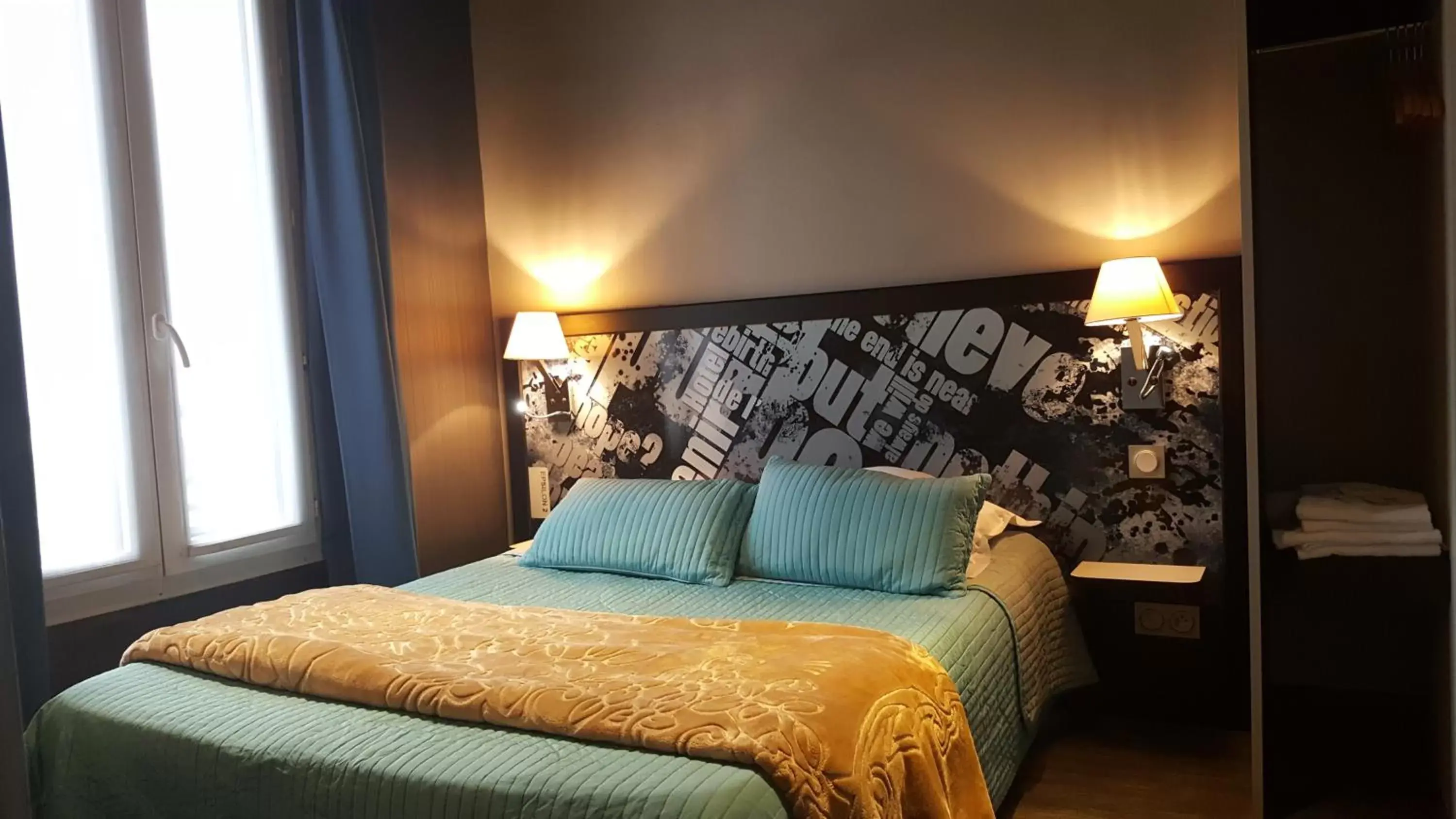 Bedroom, Bed in Café Hôtel de l'Avenir