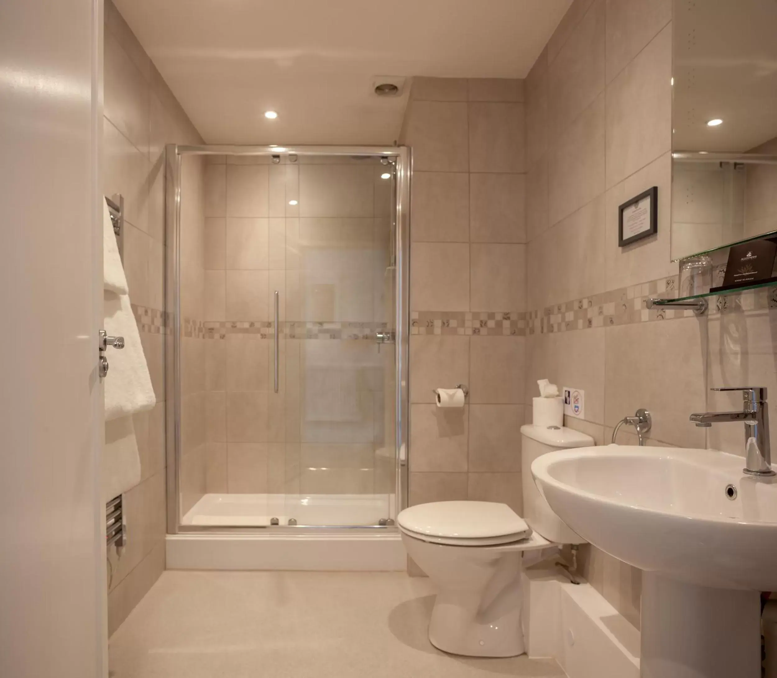 Bathroom in The Seaview Hotel And Restaurant