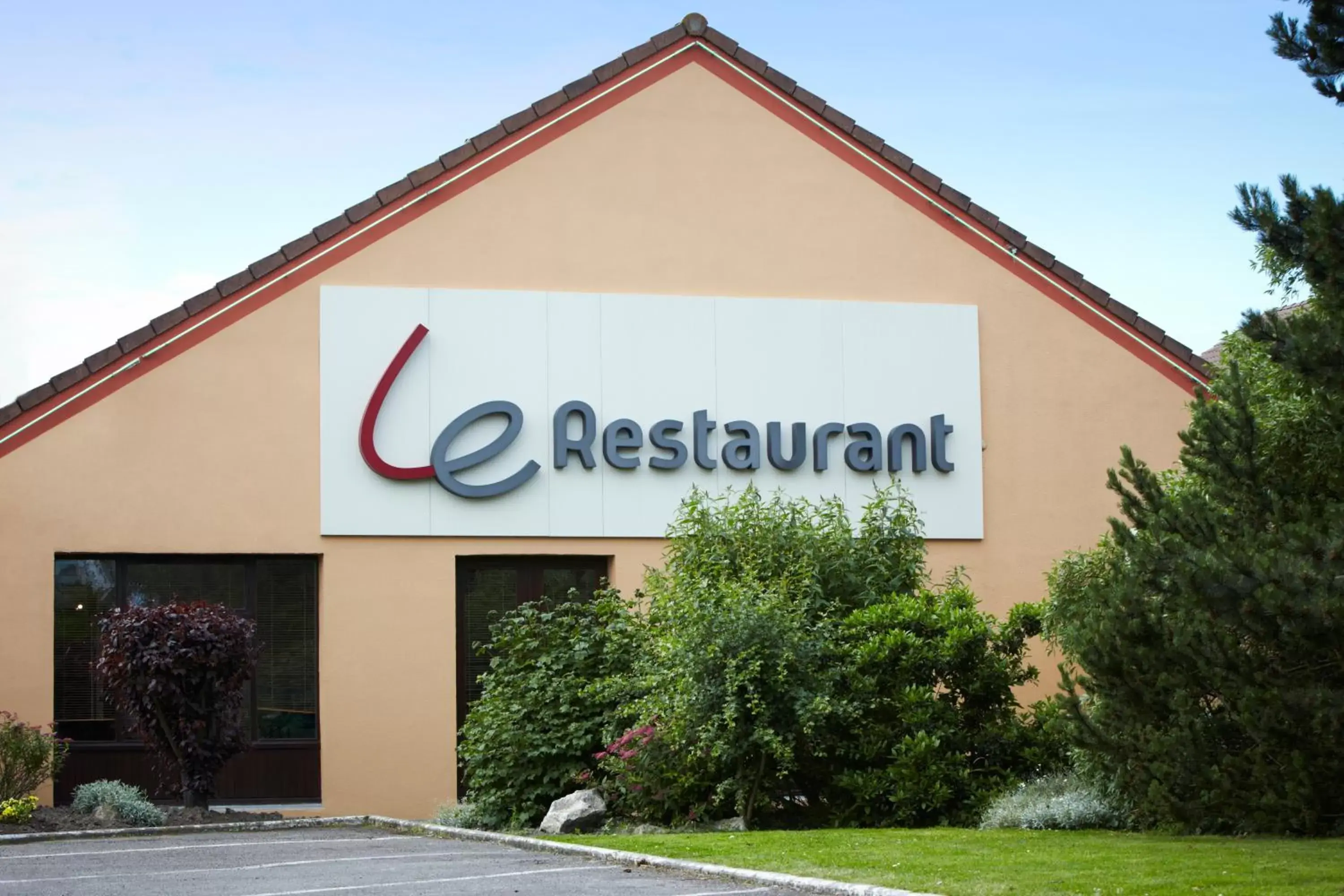 Restaurant/places to eat, Property Building in Campanile Calais