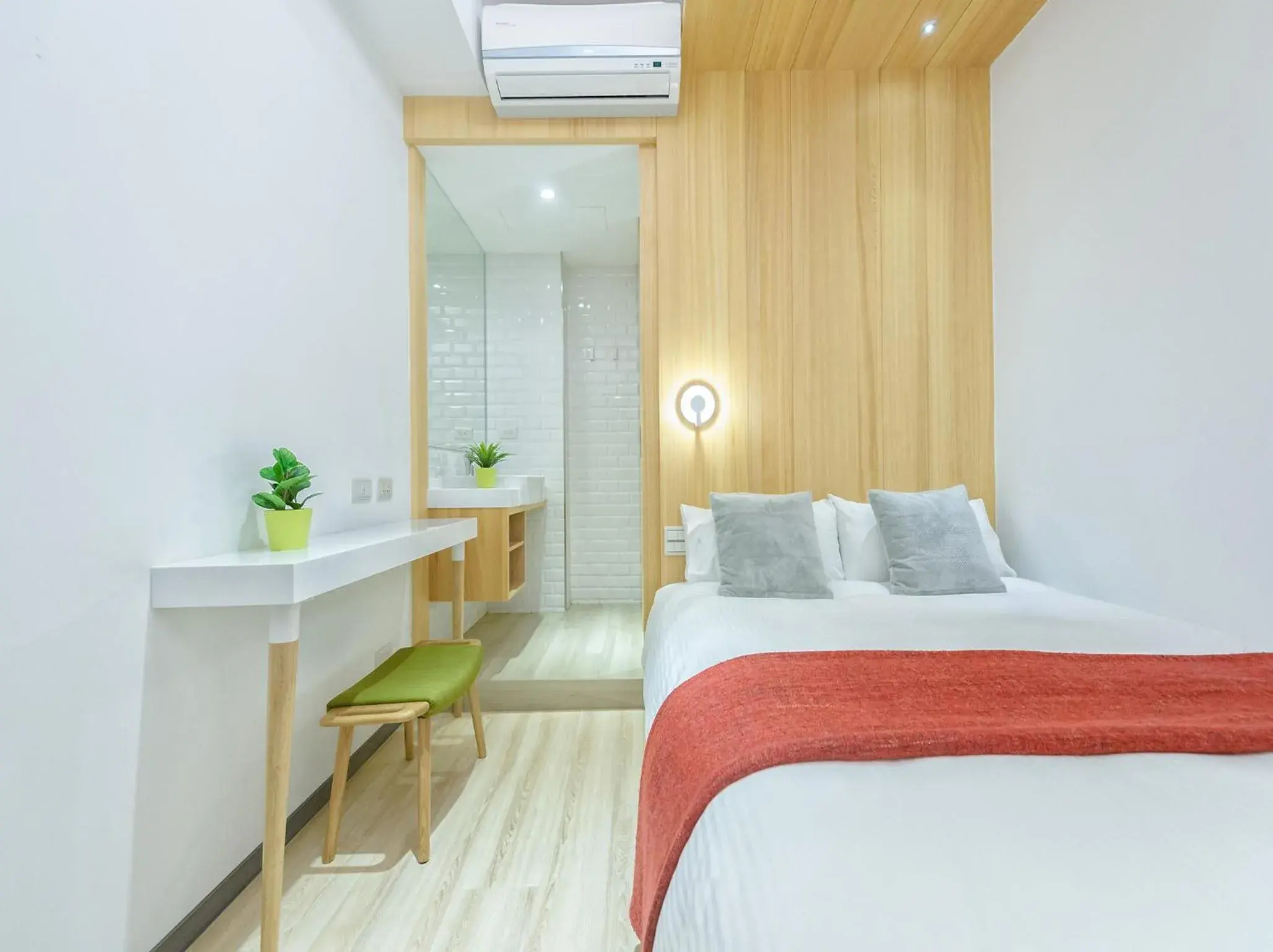 Photo of the whole room, Bed in Meander Taipei Hostel