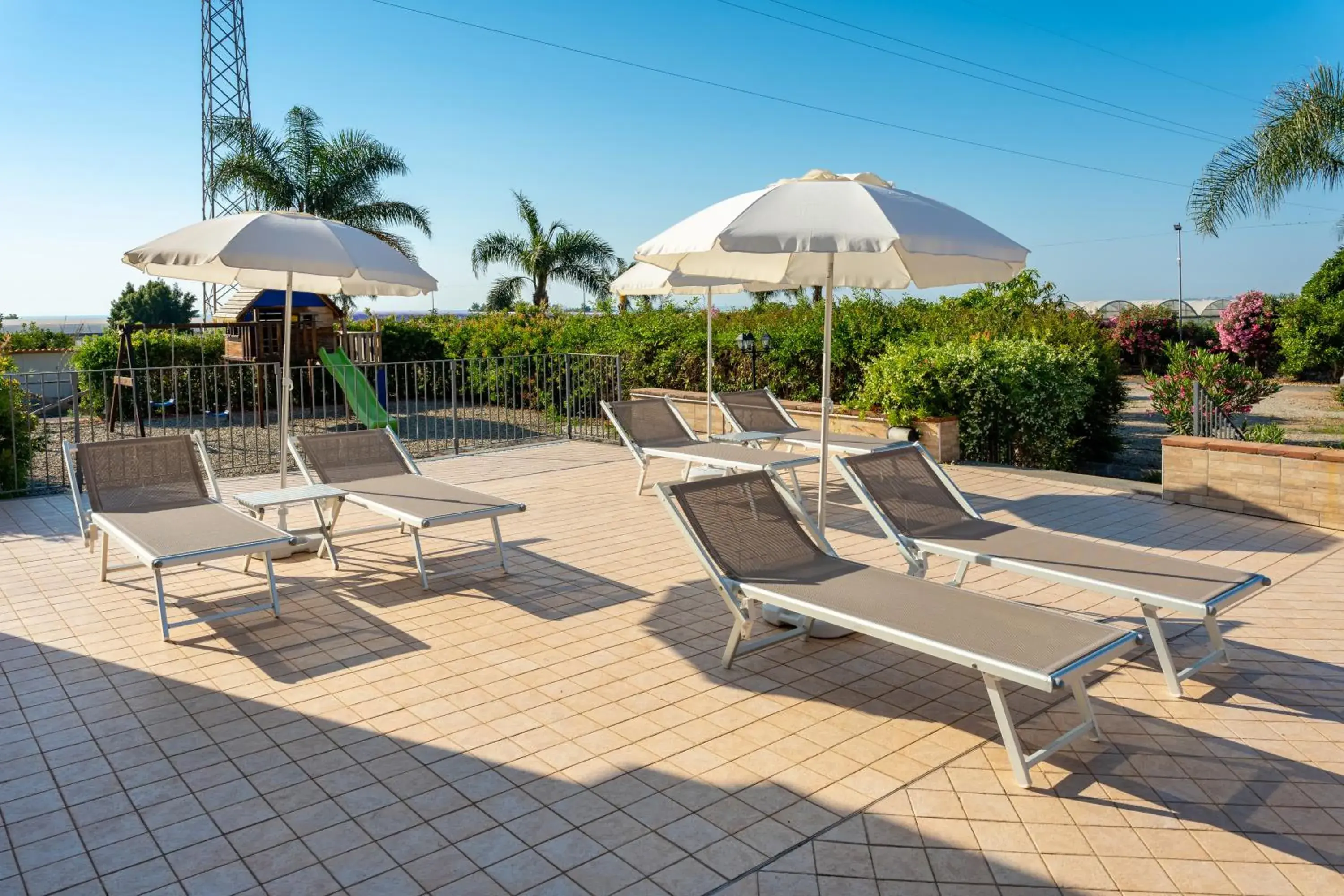 sunbed, Swimming Pool in La Terra Dei Sogni Country Hotel