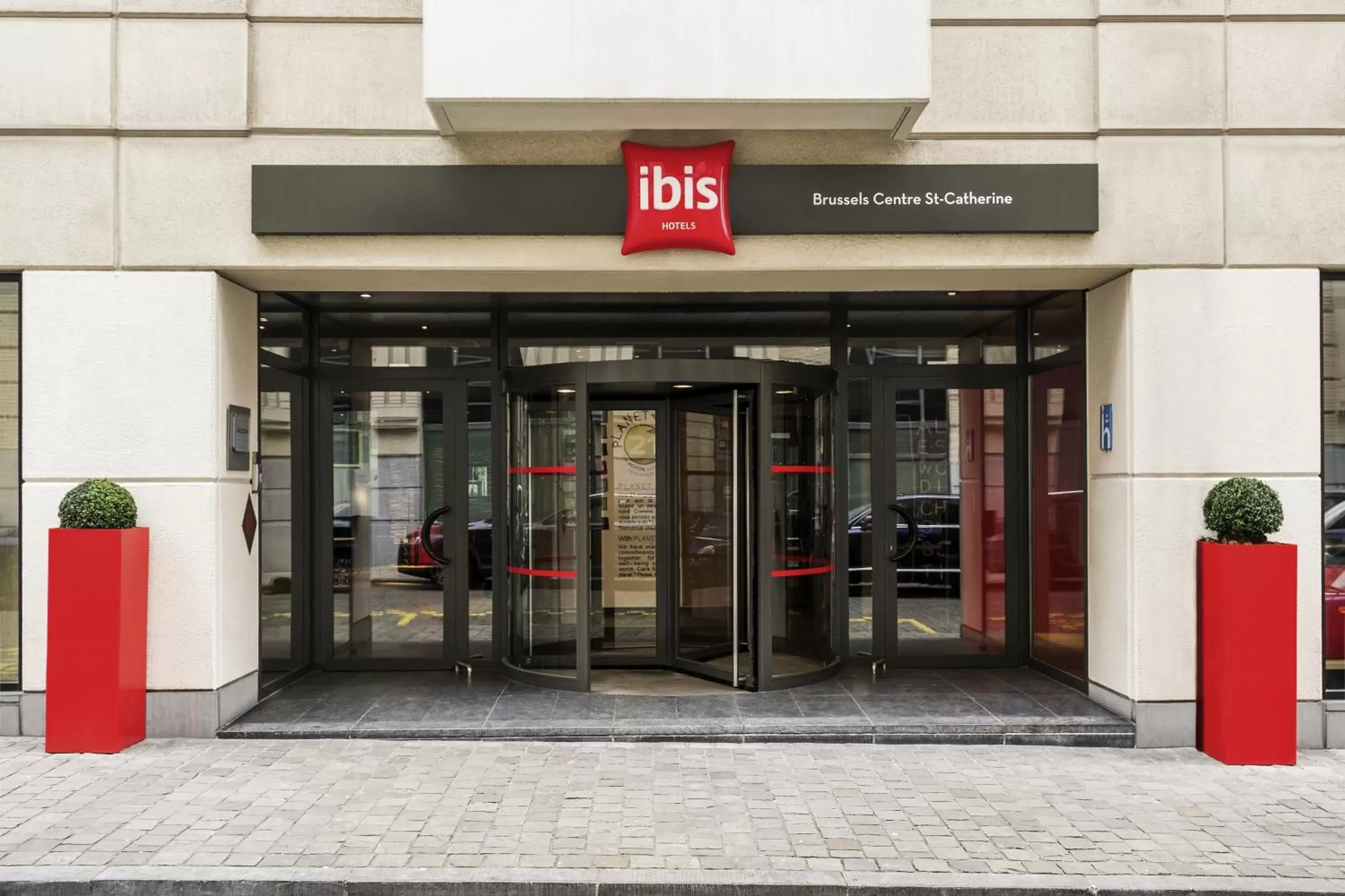 Facade/entrance in Ibis Brussels City Centre